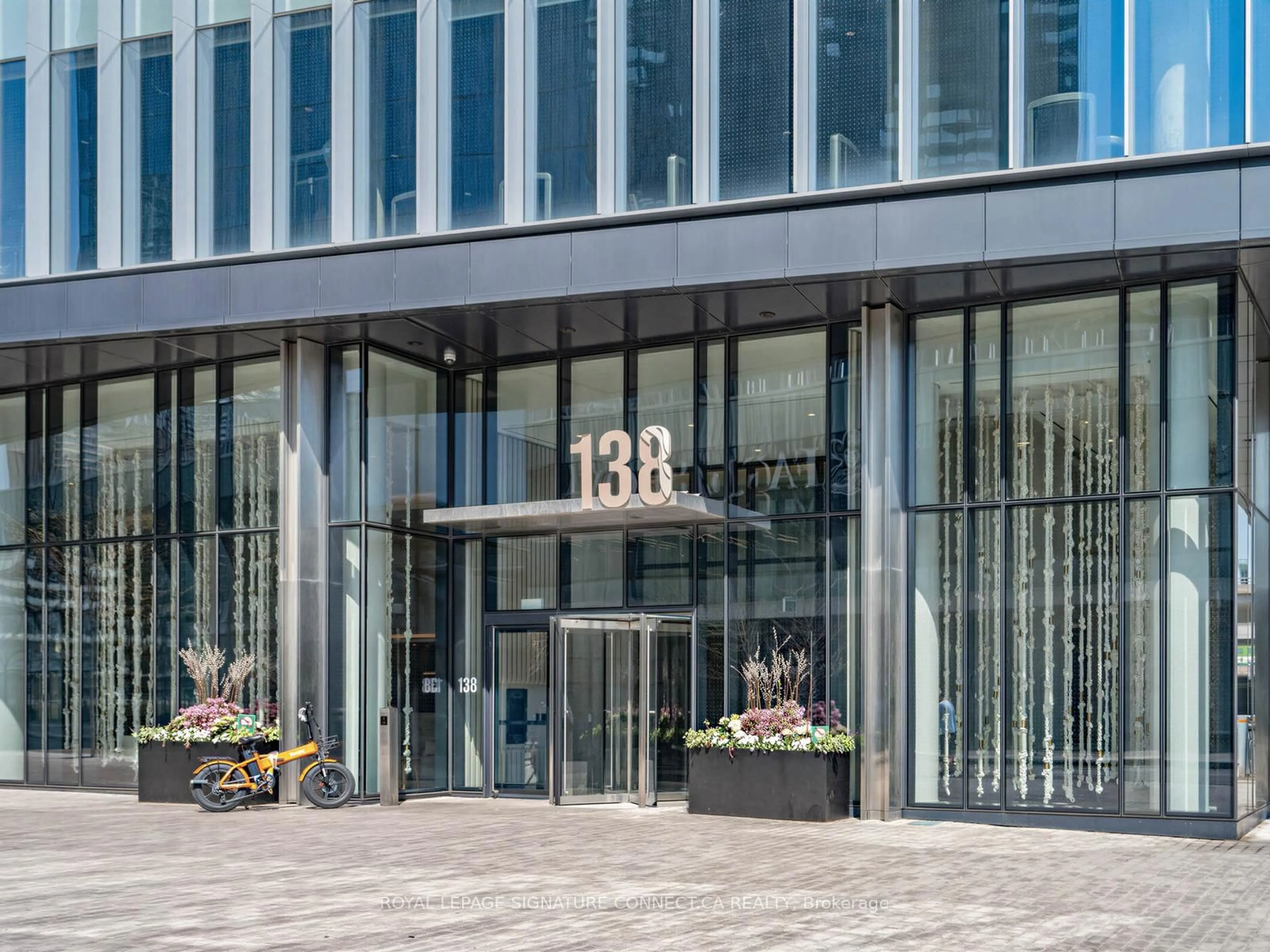 Indoor foyer for 138 Downes St #805, Toronto Ontario M5E 0E4