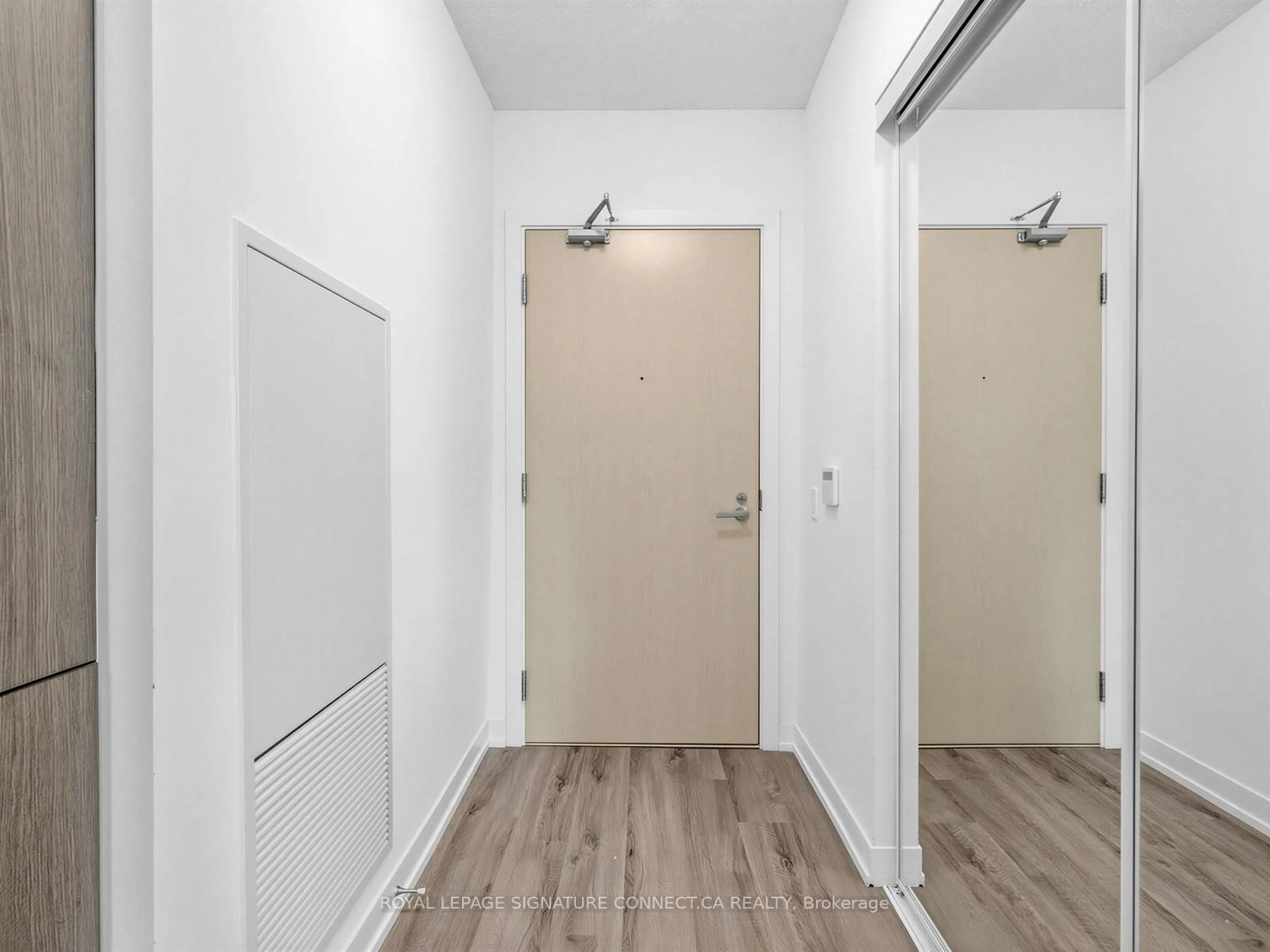 Indoor entryway for 138 Downes St #805, Toronto Ontario M5E 0E4