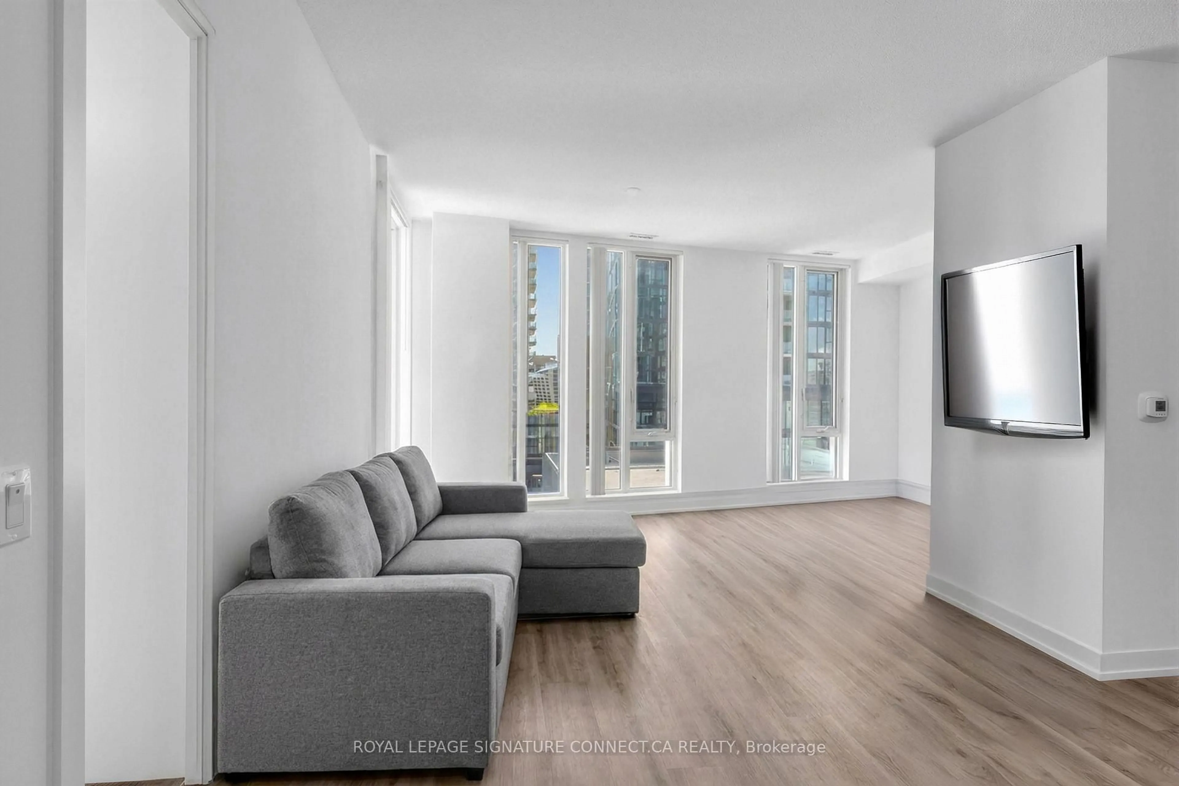 Living room with furniture, unknown for 138 Downes St #805, Toronto Ontario M5E 0E4
