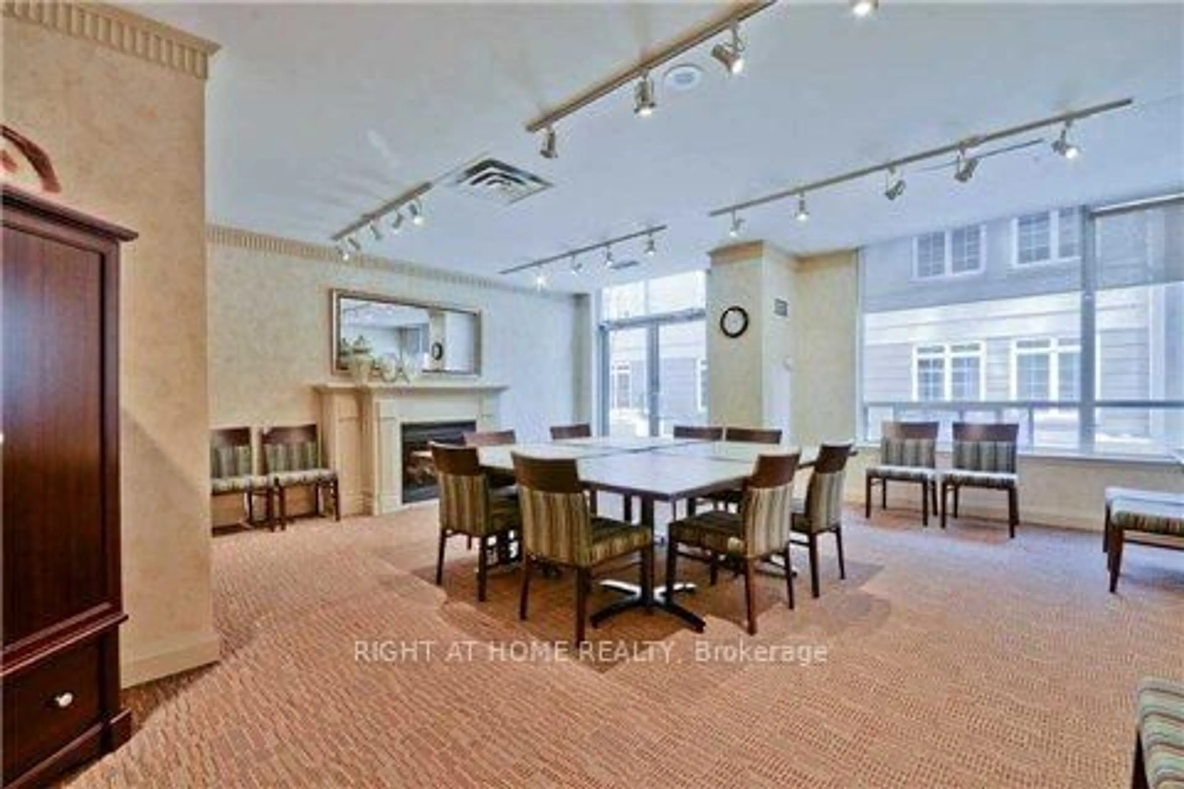 Dining room, carpet floor for 2 Rean Dr #512, Toronto Ontario M2K 3B8