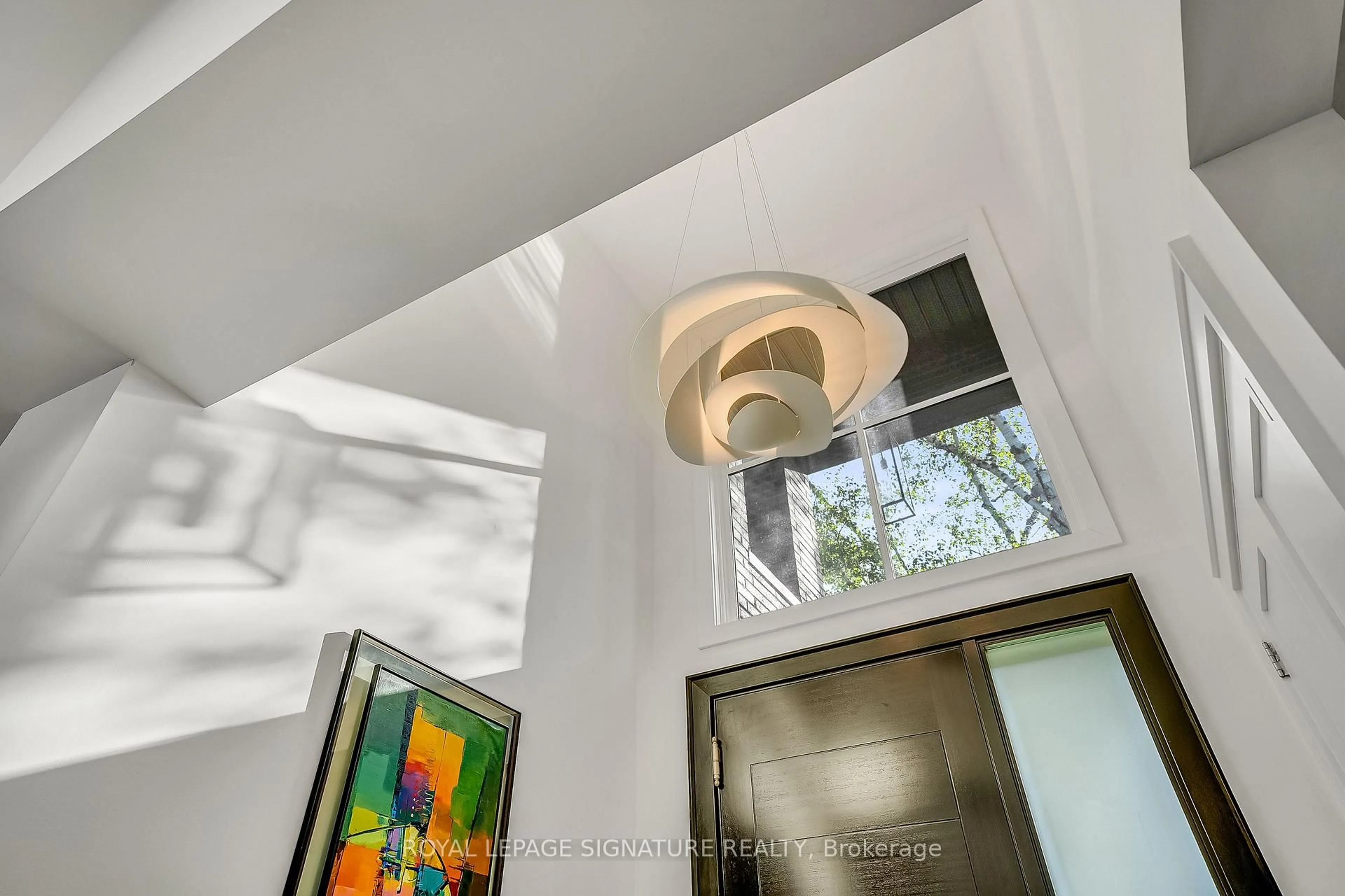 Indoor foyer for 11 Sandpiper Crt, Toronto Ontario M3A 3G7