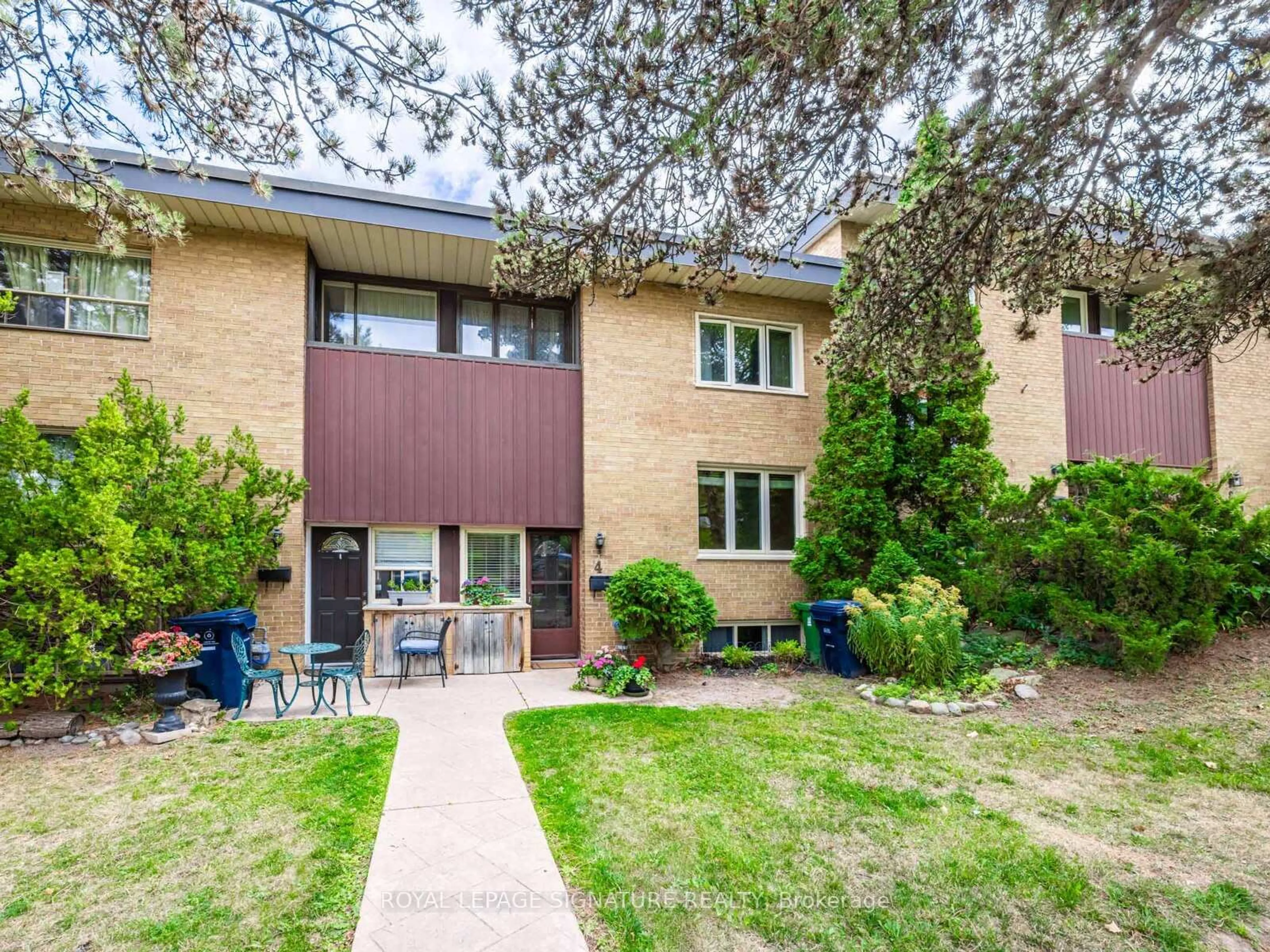 A pic from outside/outdoor area/front of a property/back of a property/a pic from drone, street for 4 Burdock Lane, Toronto Ontario M3C 2G5