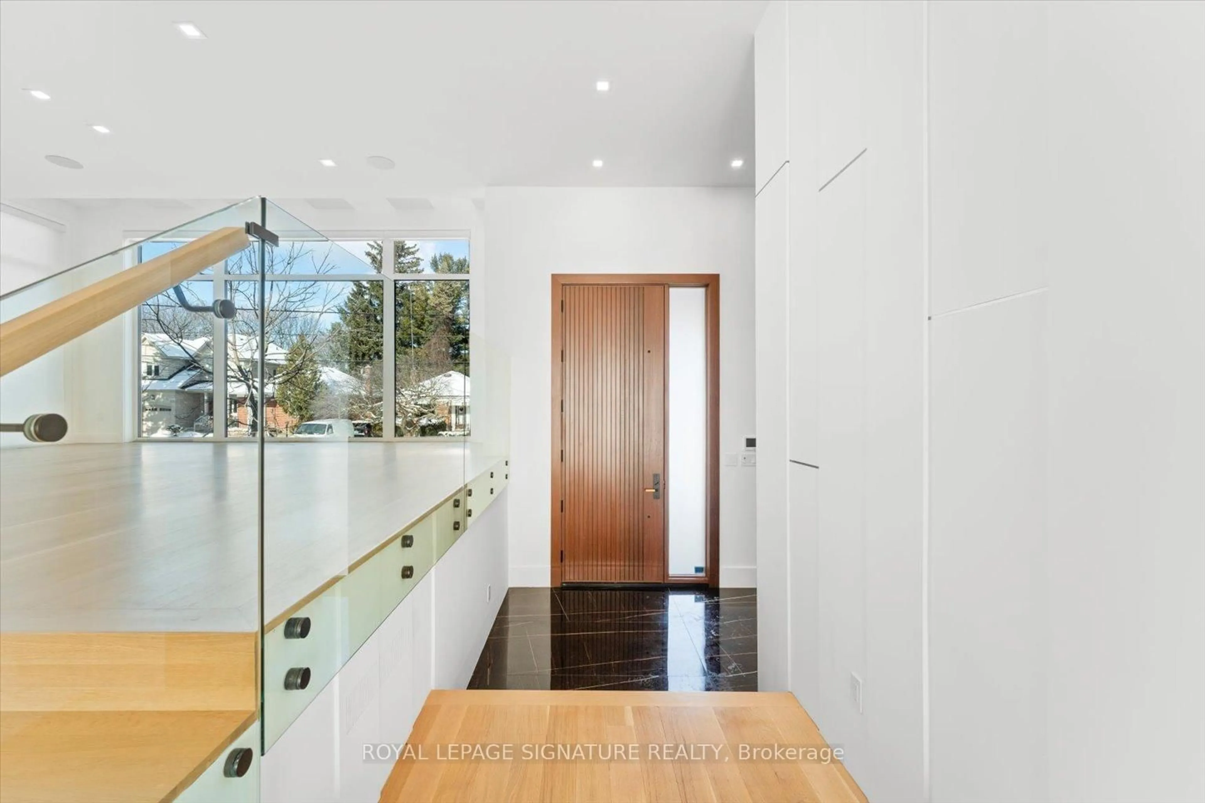 Indoor foyer for 89 Stuart Ave, Toronto Ontario M2N 1B5
