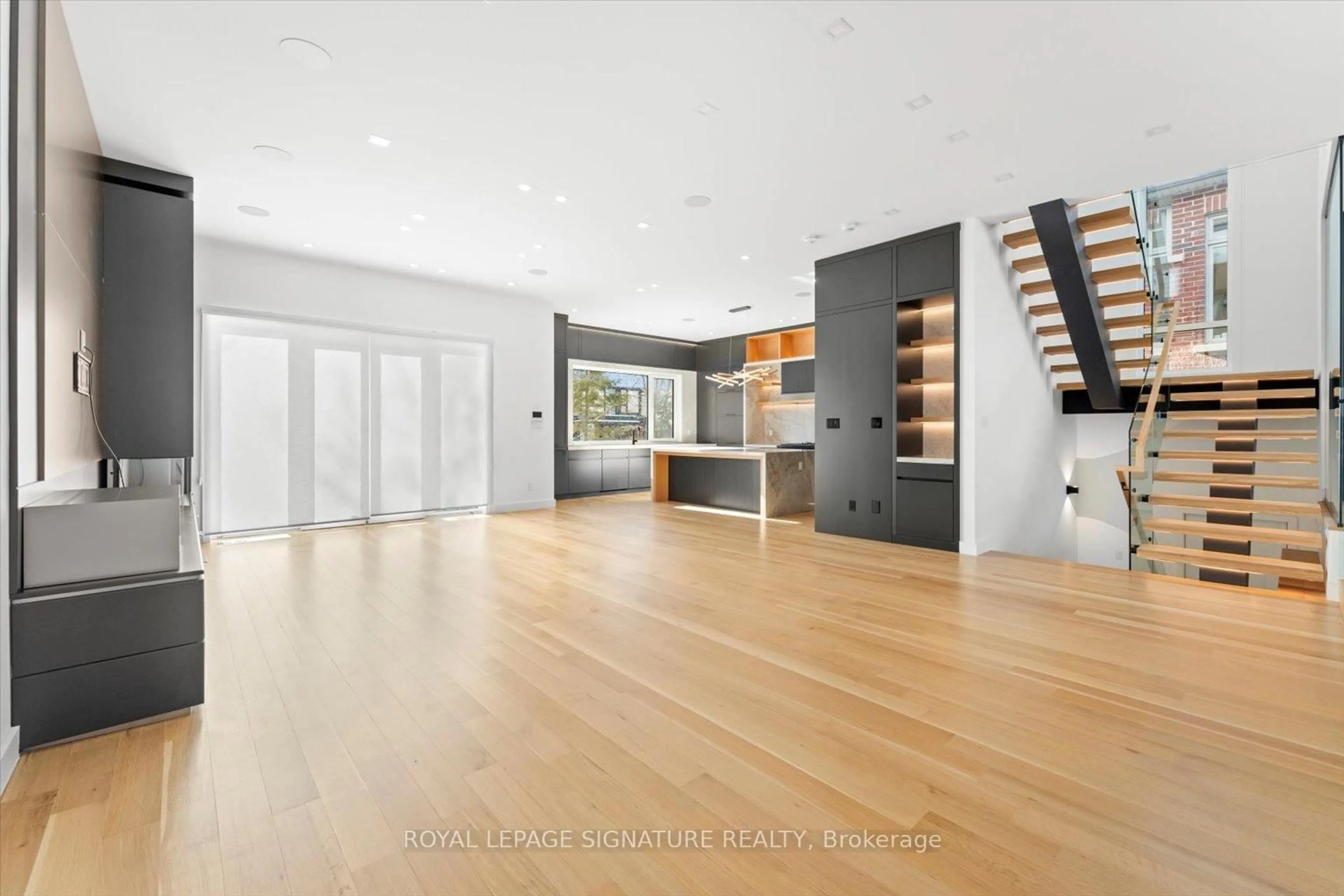 Indoor foyer for 89 Stuart Ave, Toronto Ontario M2N 1B5