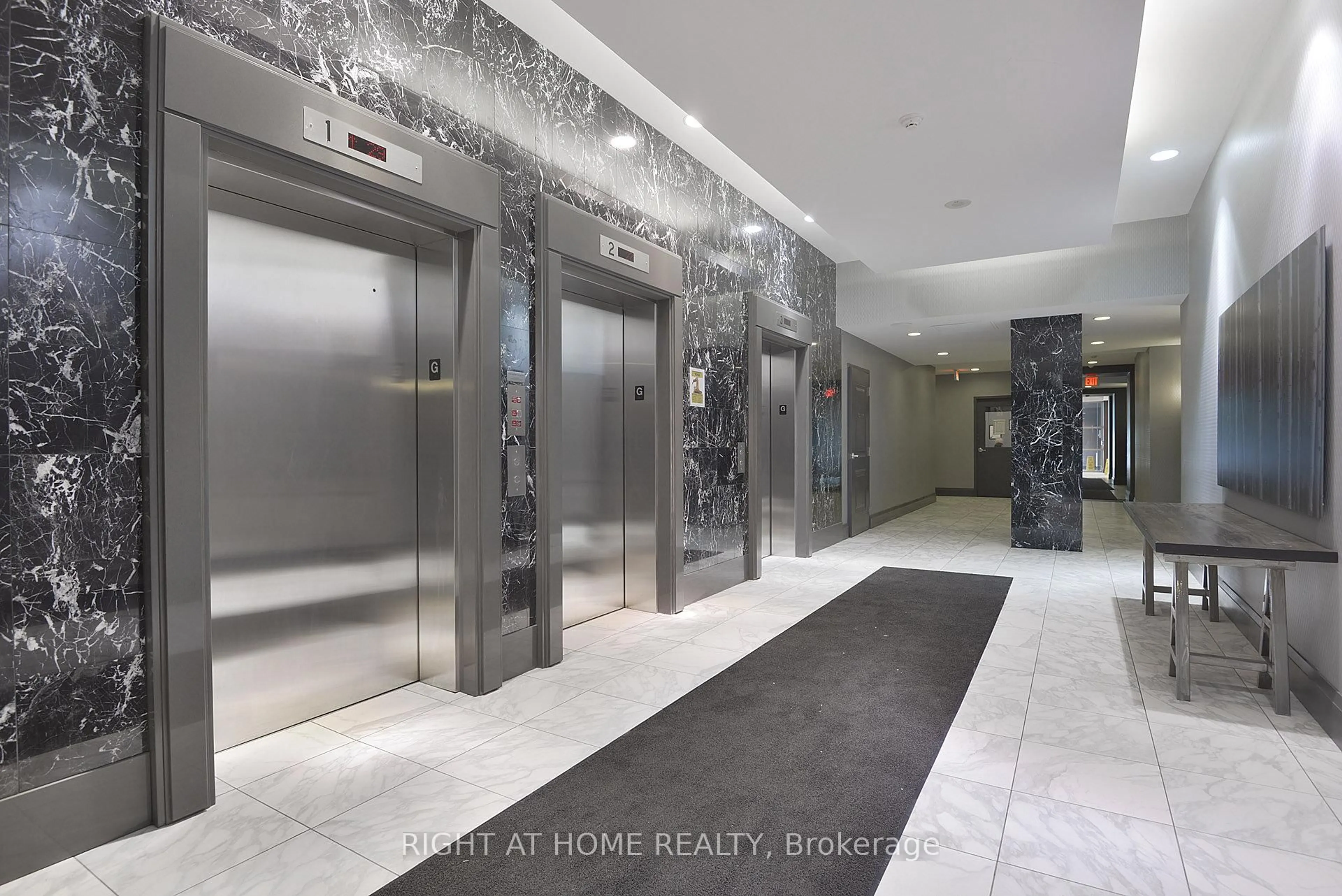 Indoor foyer for 125 Western Battery Rd #1112, Toronto Ontario M6K 3R8