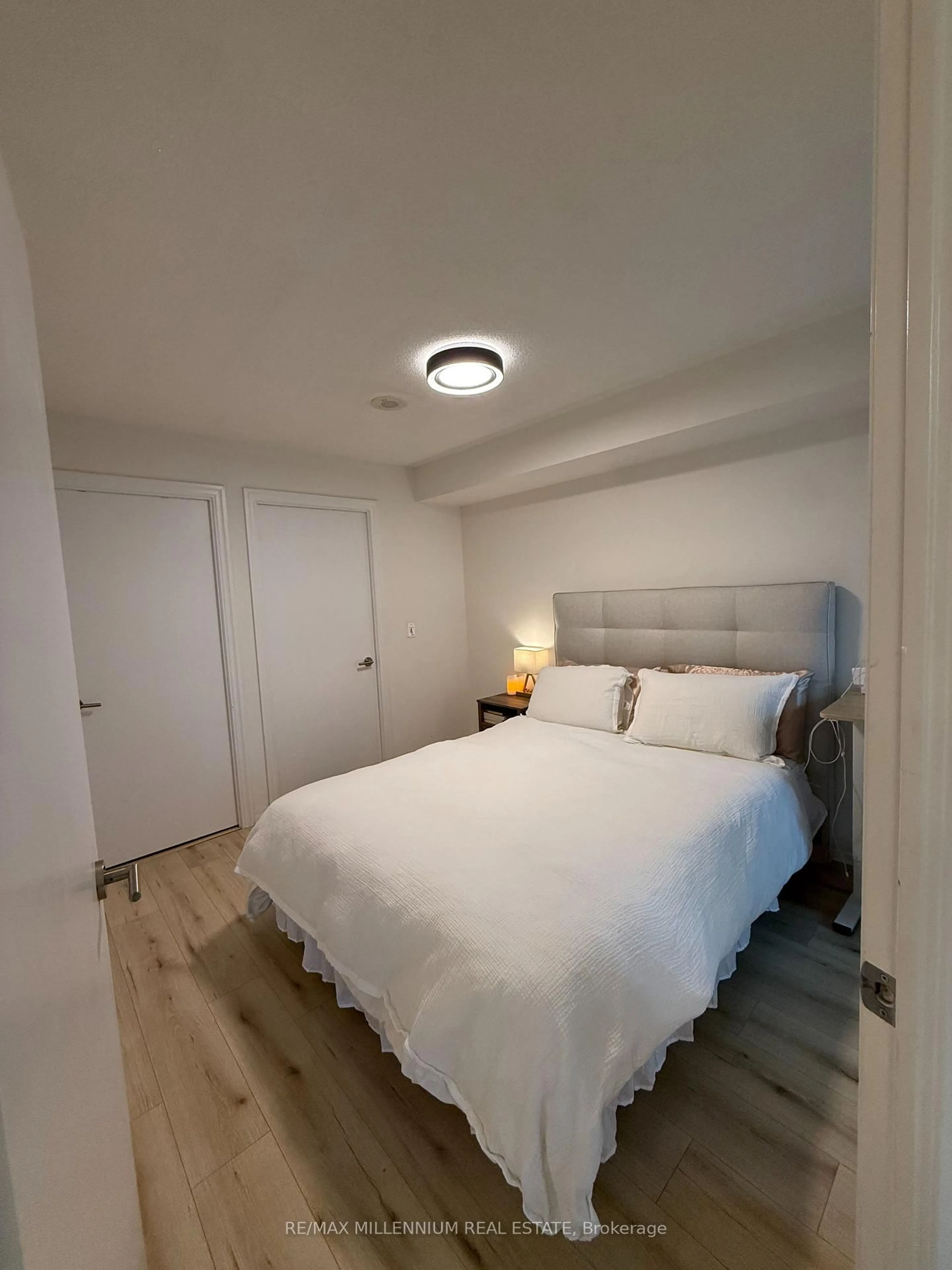 A pic of a room for 16 Yonge St #601, Toronto Ontario M5E 2A1