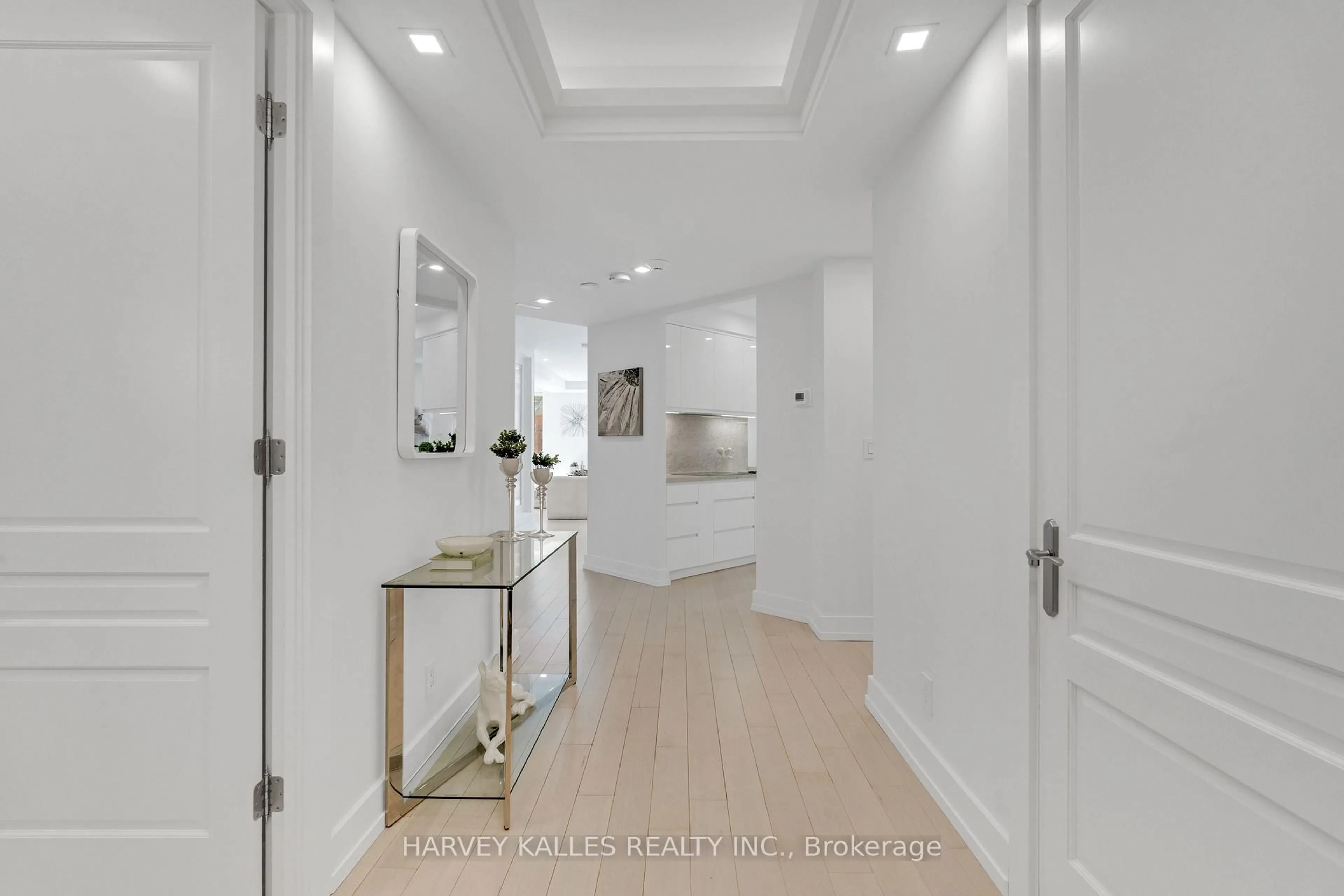 Indoor entryway for 10 Bellair St #603, Toronto Ontario M5R 3T8