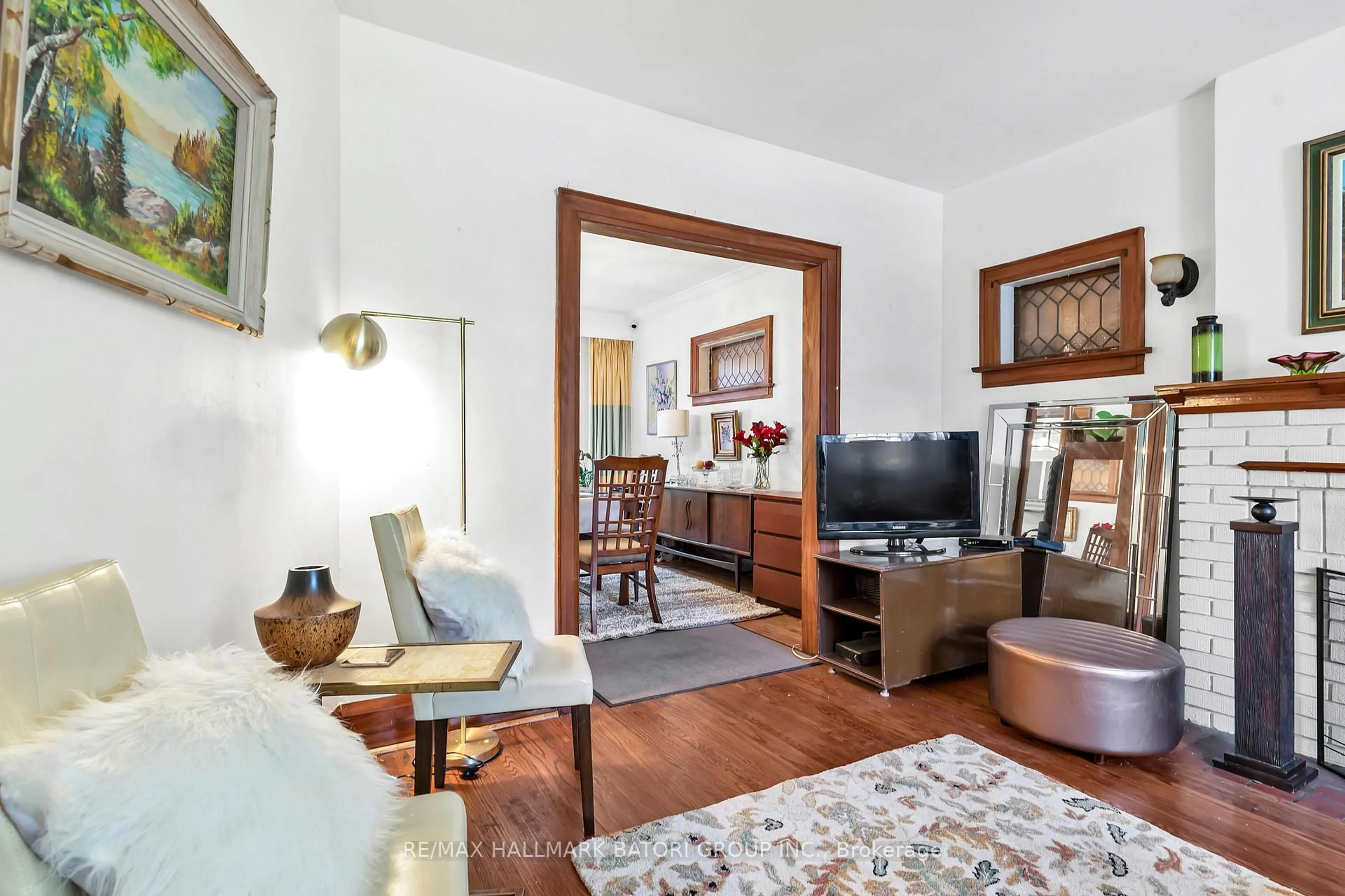 Living room with furniture, wood/laminate floor for 36 Hadley Rd, Toronto Ontario M4S 2N9