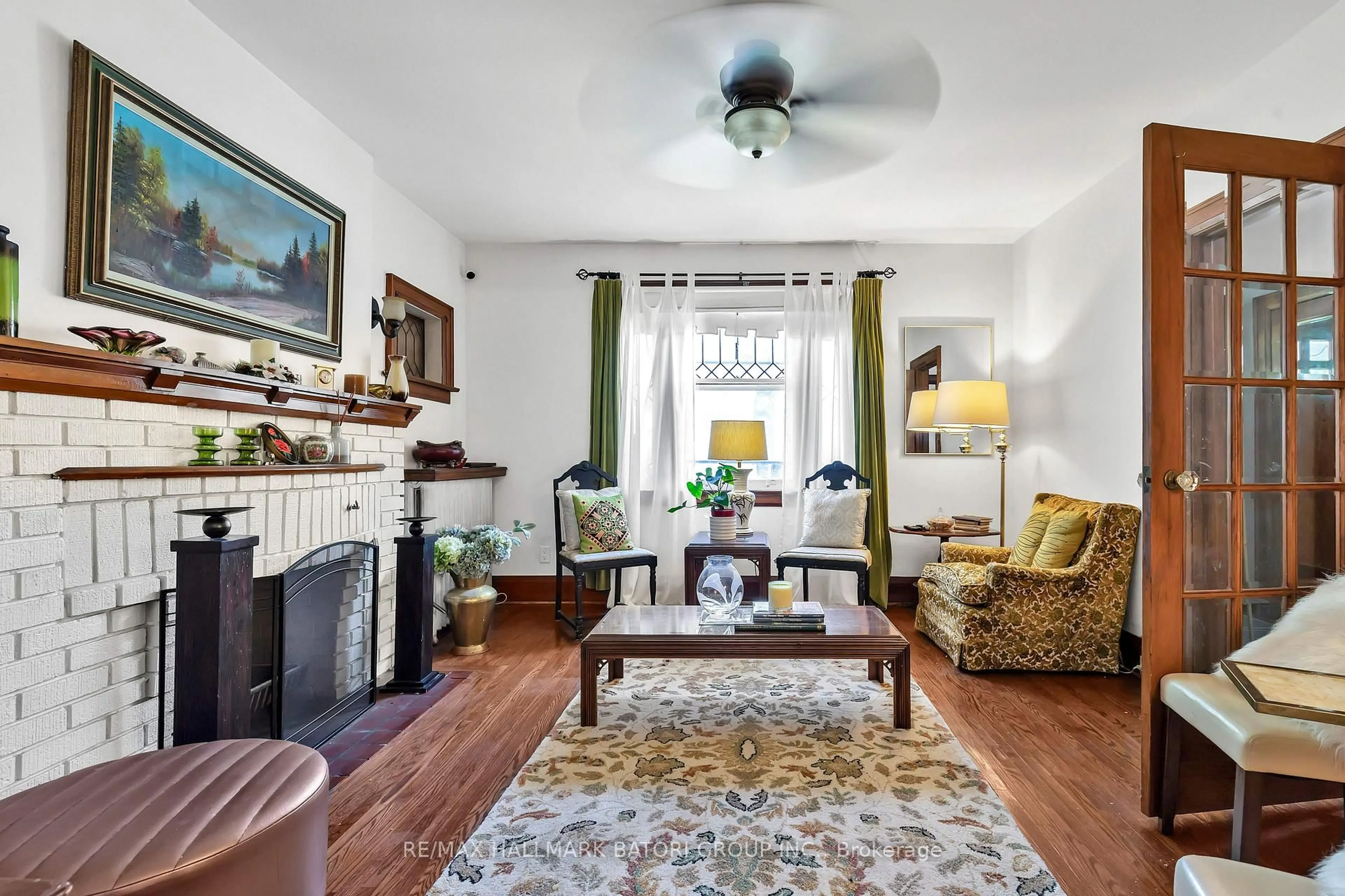Living room with furniture, unknown for 36 Hadley Rd, Toronto Ontario M4S 2N9