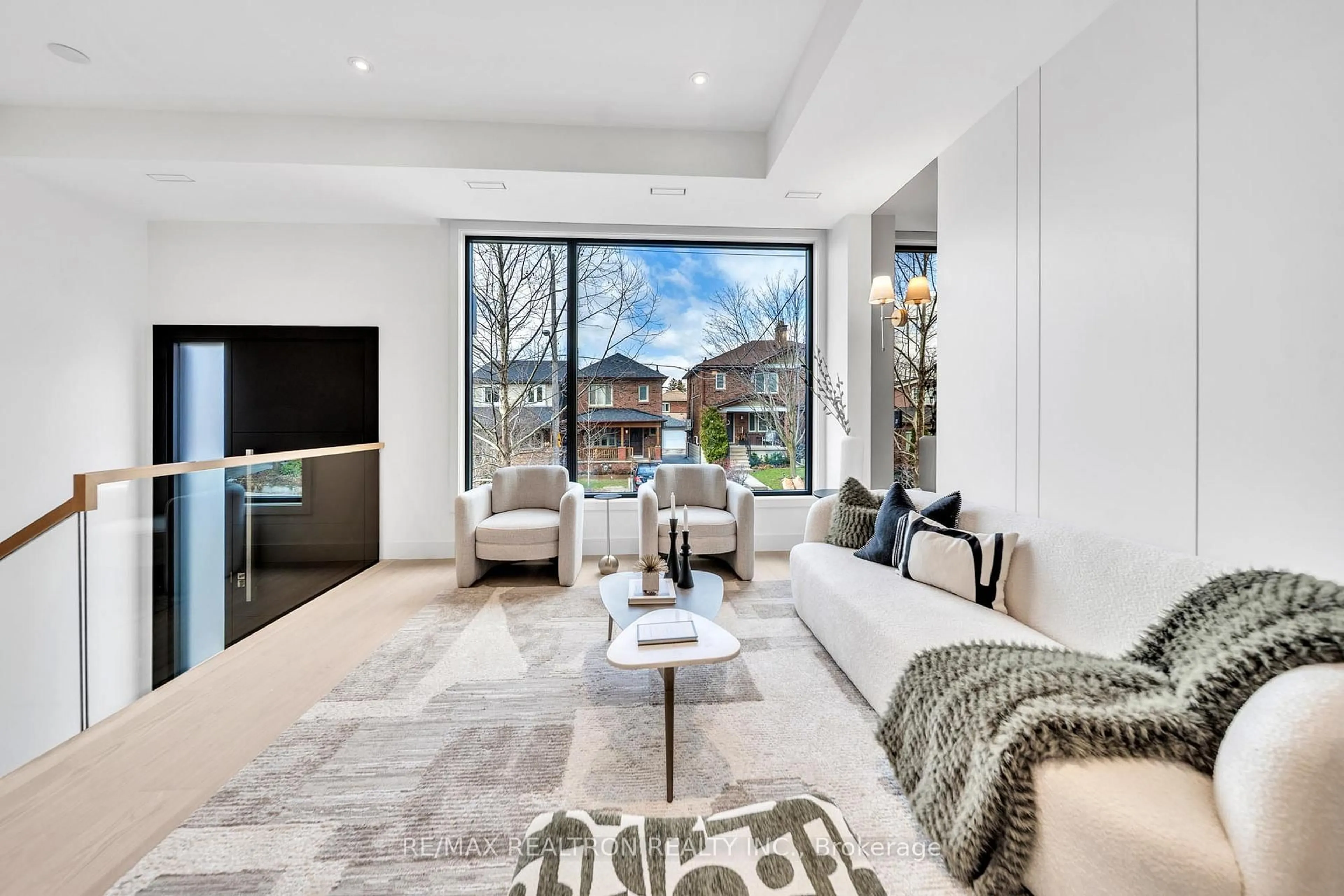 Living room with furniture, unknown for 315 Arlington Ave, Toronto Ontario M6C 2Z8