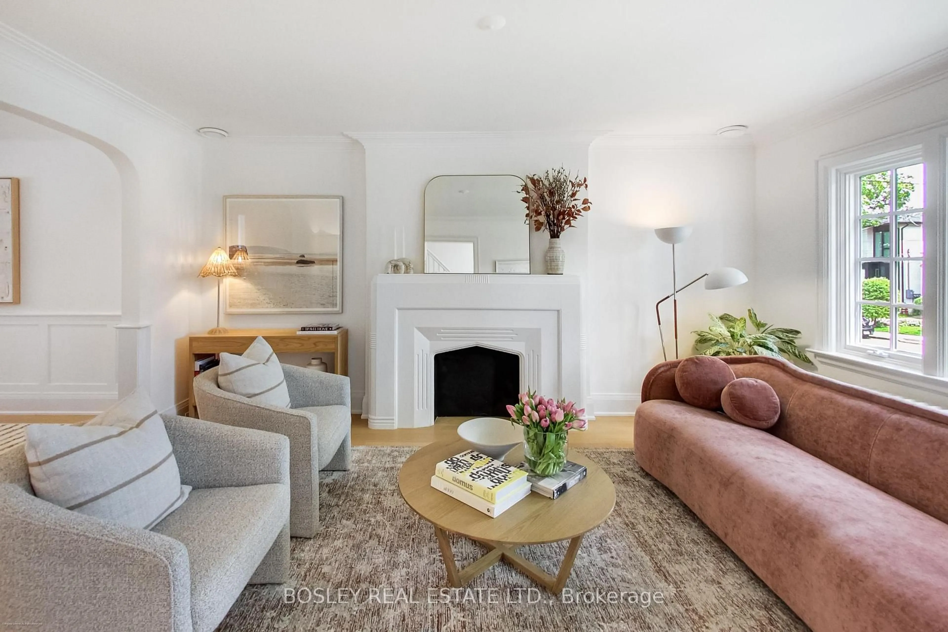 Living room with furniture, unknown for 20 Randolph Rd, Toronto Ontario M4G 3R7
