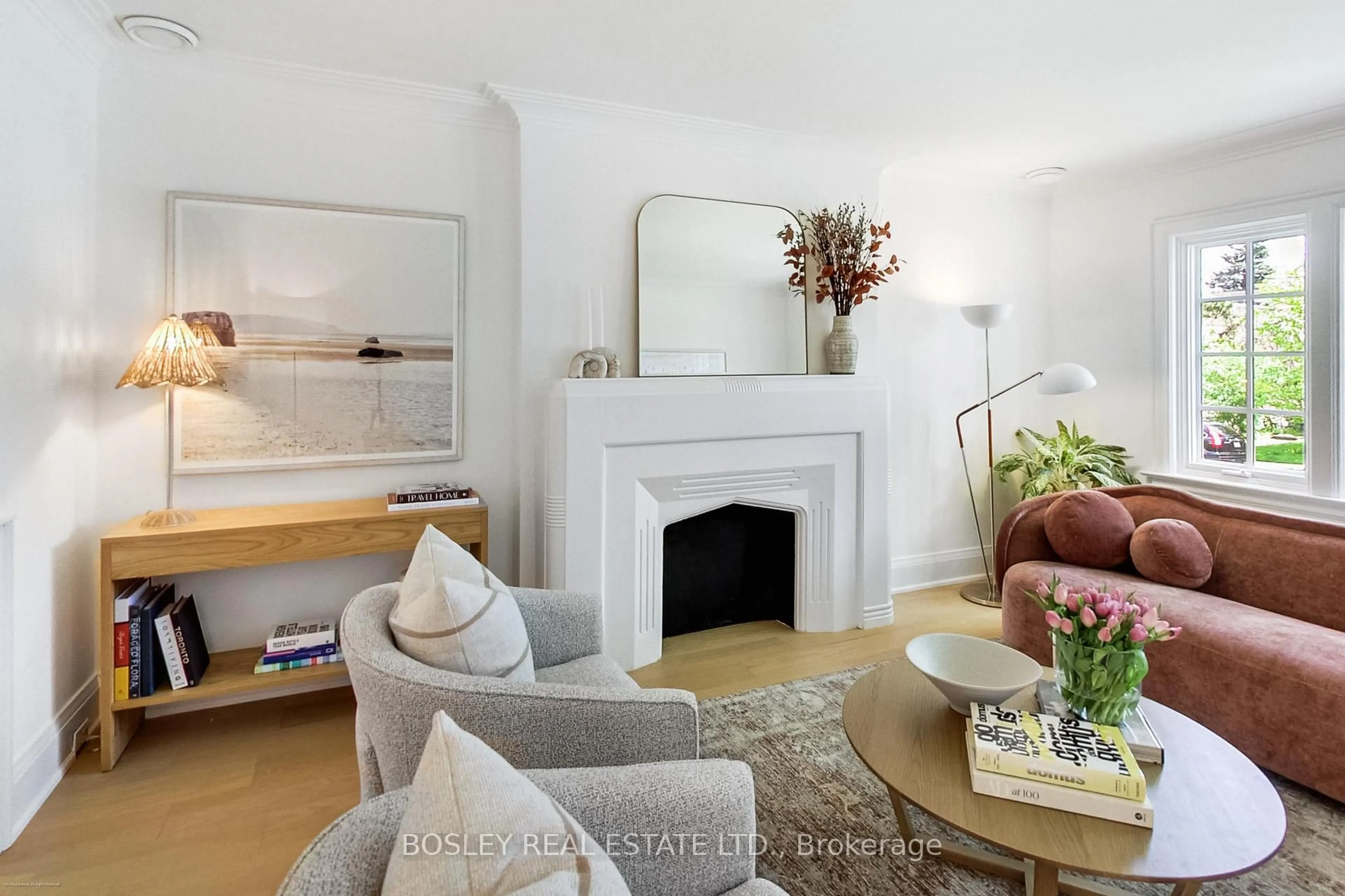 Living room with furniture, unknown for 20 Randolph Rd, Toronto Ontario M4G 3R7
