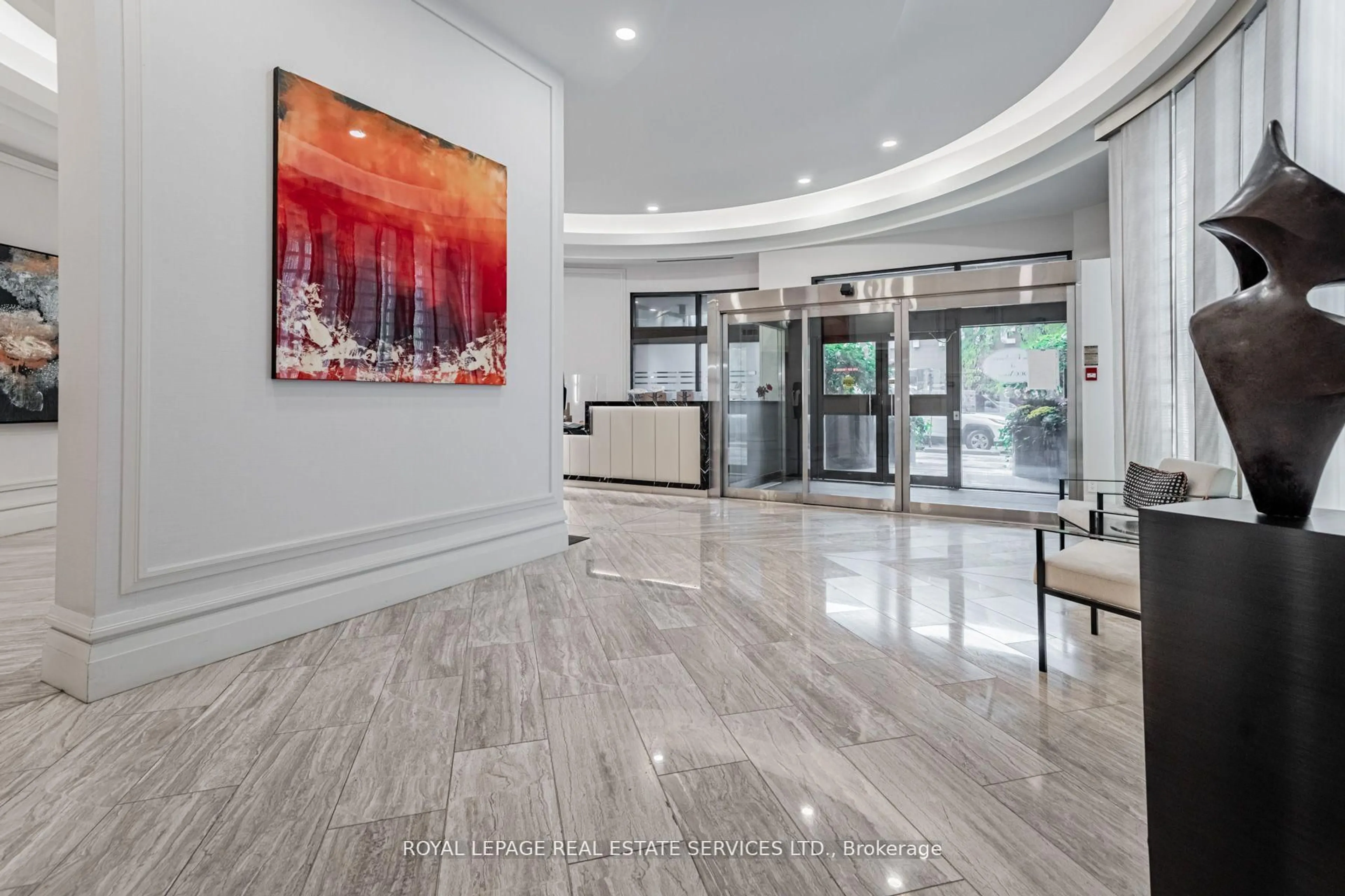 Indoor foyer for 900 Yonge St #403, Toronto Ontario M4W 3P5