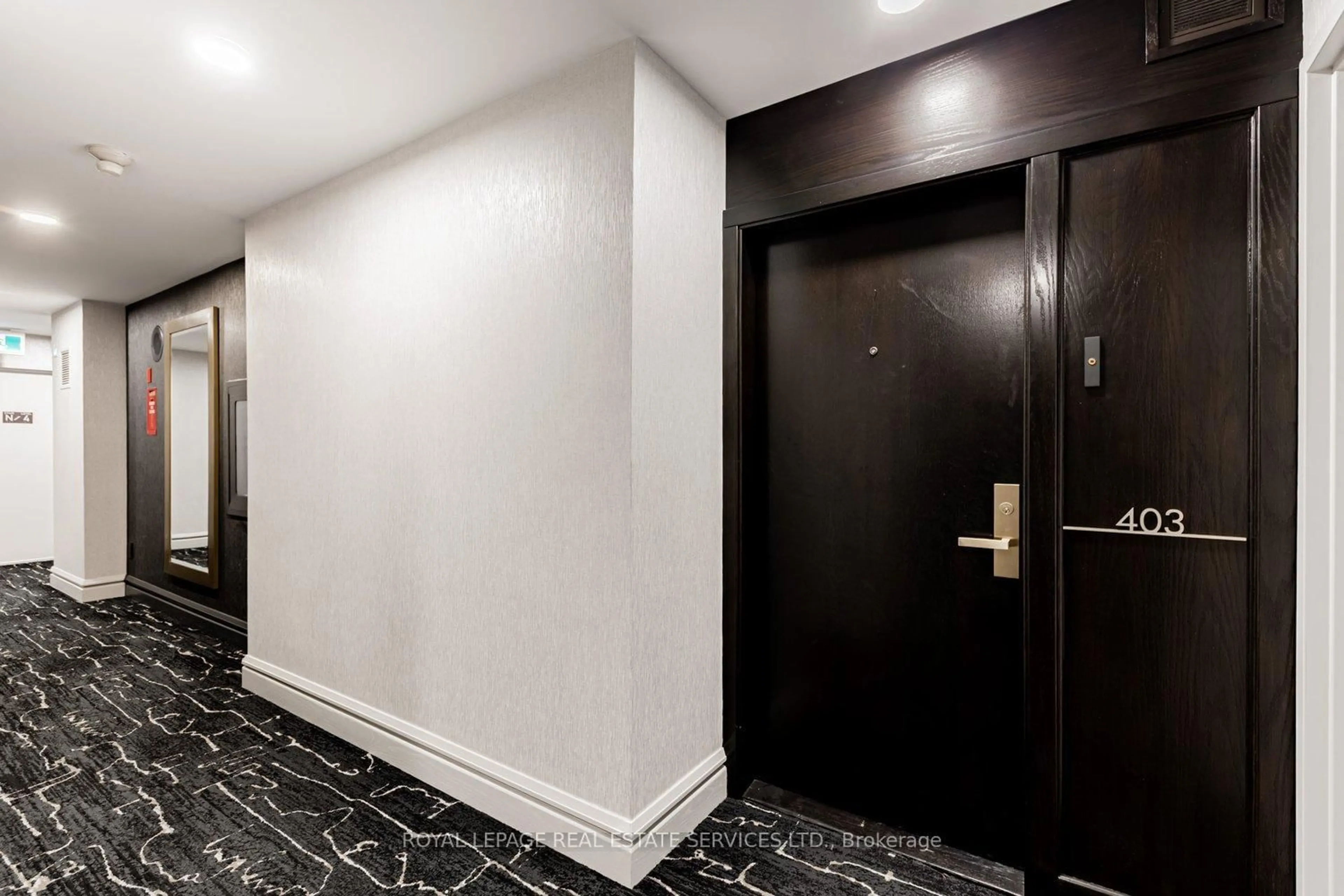 Indoor foyer for 900 Yonge St #403, Toronto Ontario M4W 3P5