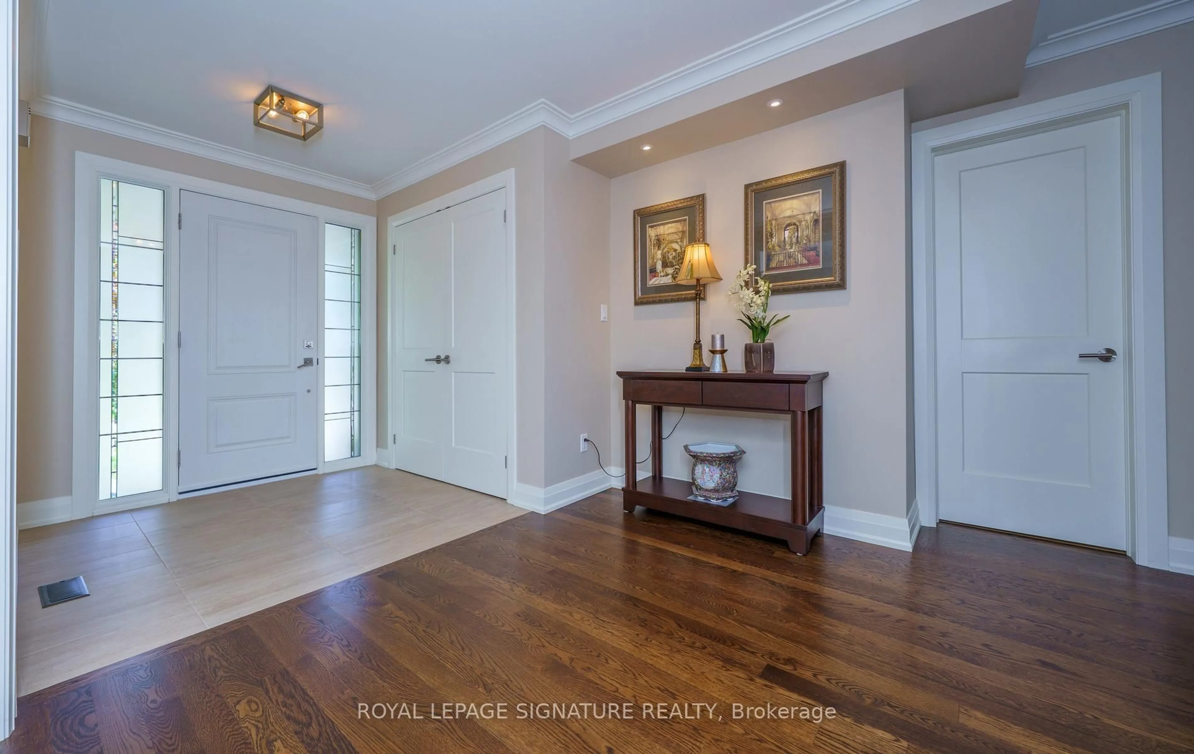Indoor entryway for 12 Abbeywood Tr, Toronto Ontario M3B 3B3