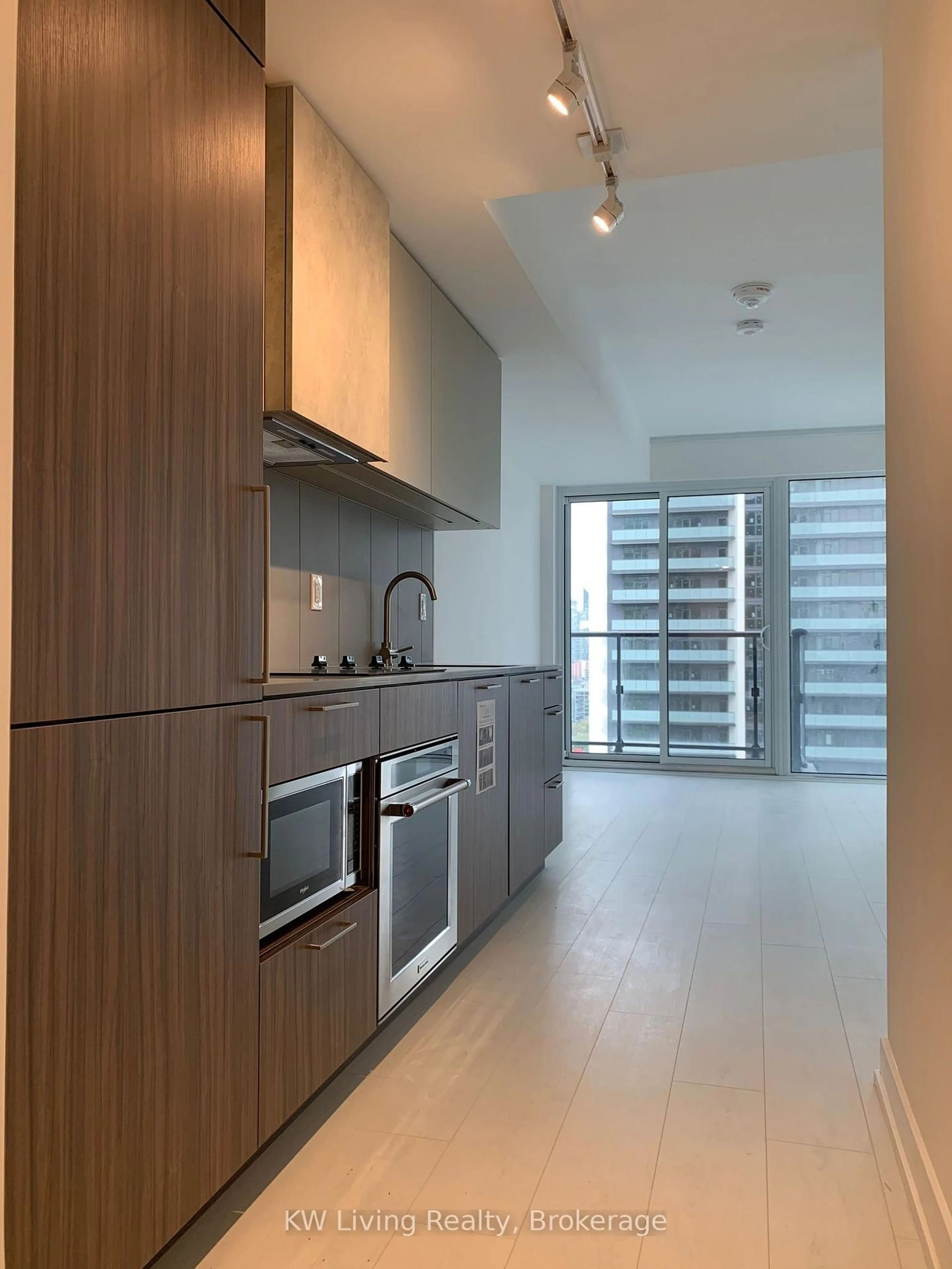 Standard kitchen, unknown for 19 Western Battery Rd #2605, Toronto Ontario M6K 0E3