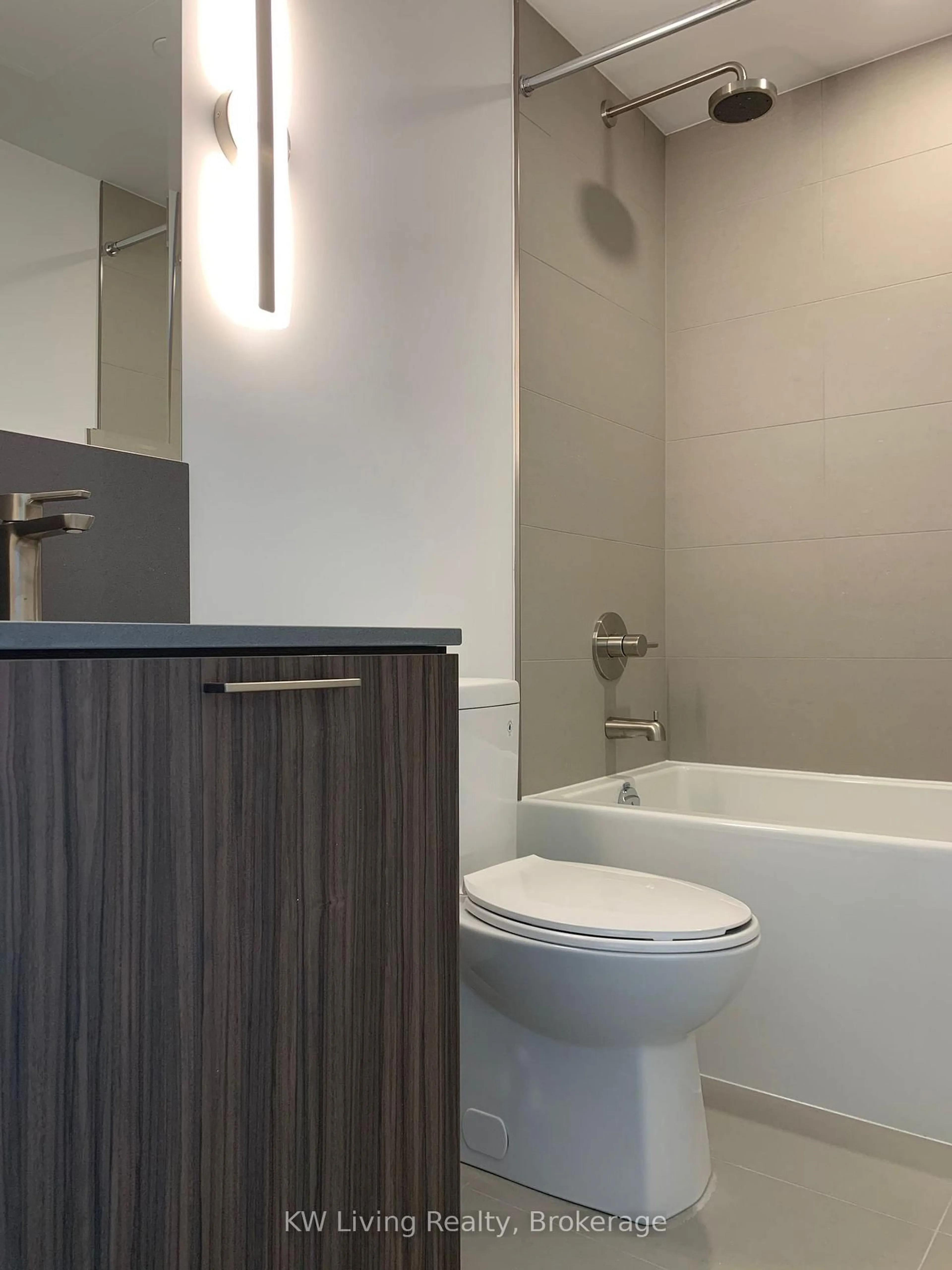 Standard bathroom, unknown for 19 Western Battery Rd #2605, Toronto Ontario M6K 0E3
