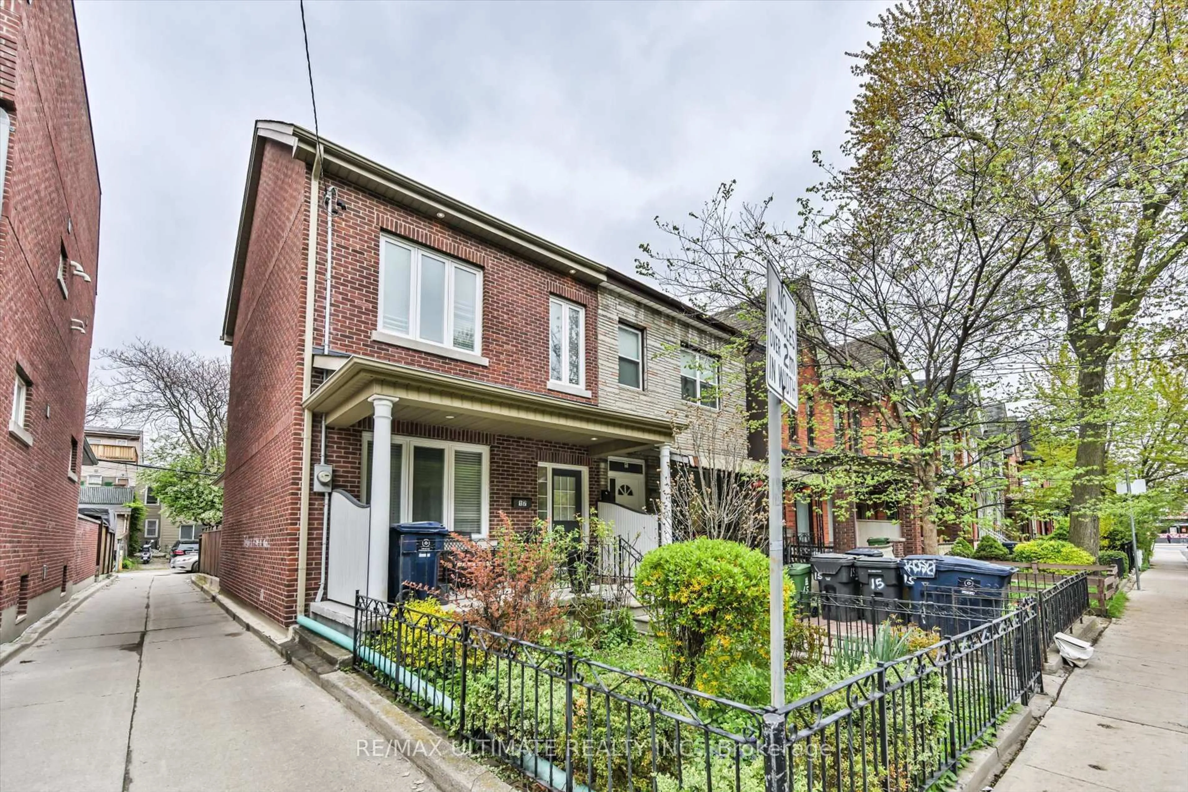 Home with brick exterior material, street for 17 Major St, Toronto Ontario M5S 2K9