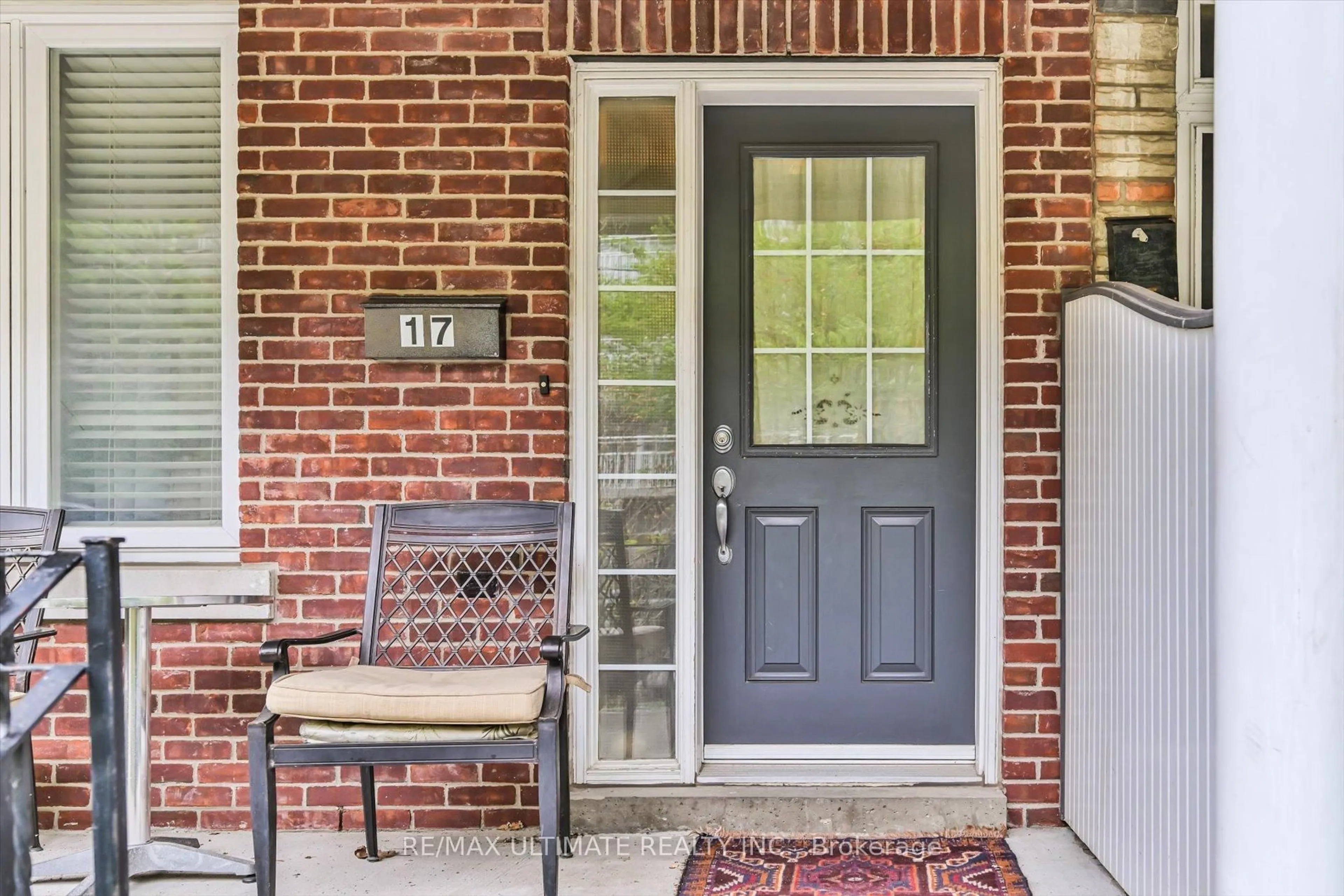 Indoor entryway for 17 Major St, Toronto Ontario M5S 2K9