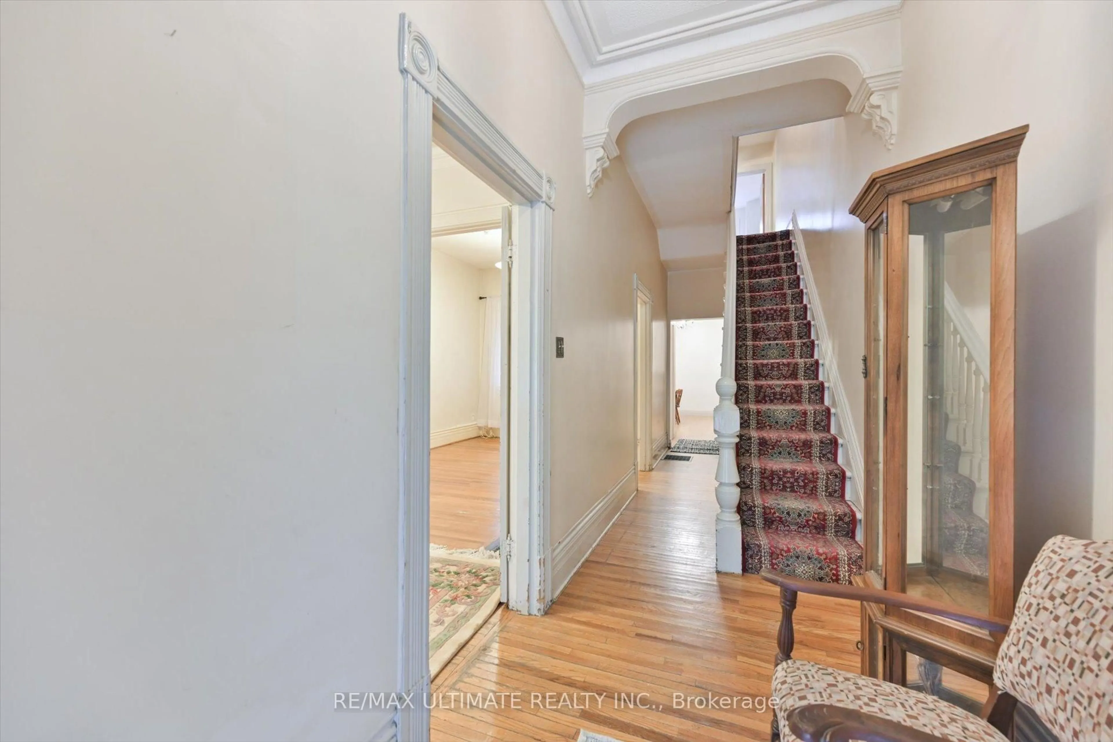 Indoor foyer for 17 Major St, Toronto Ontario M5S 2K9