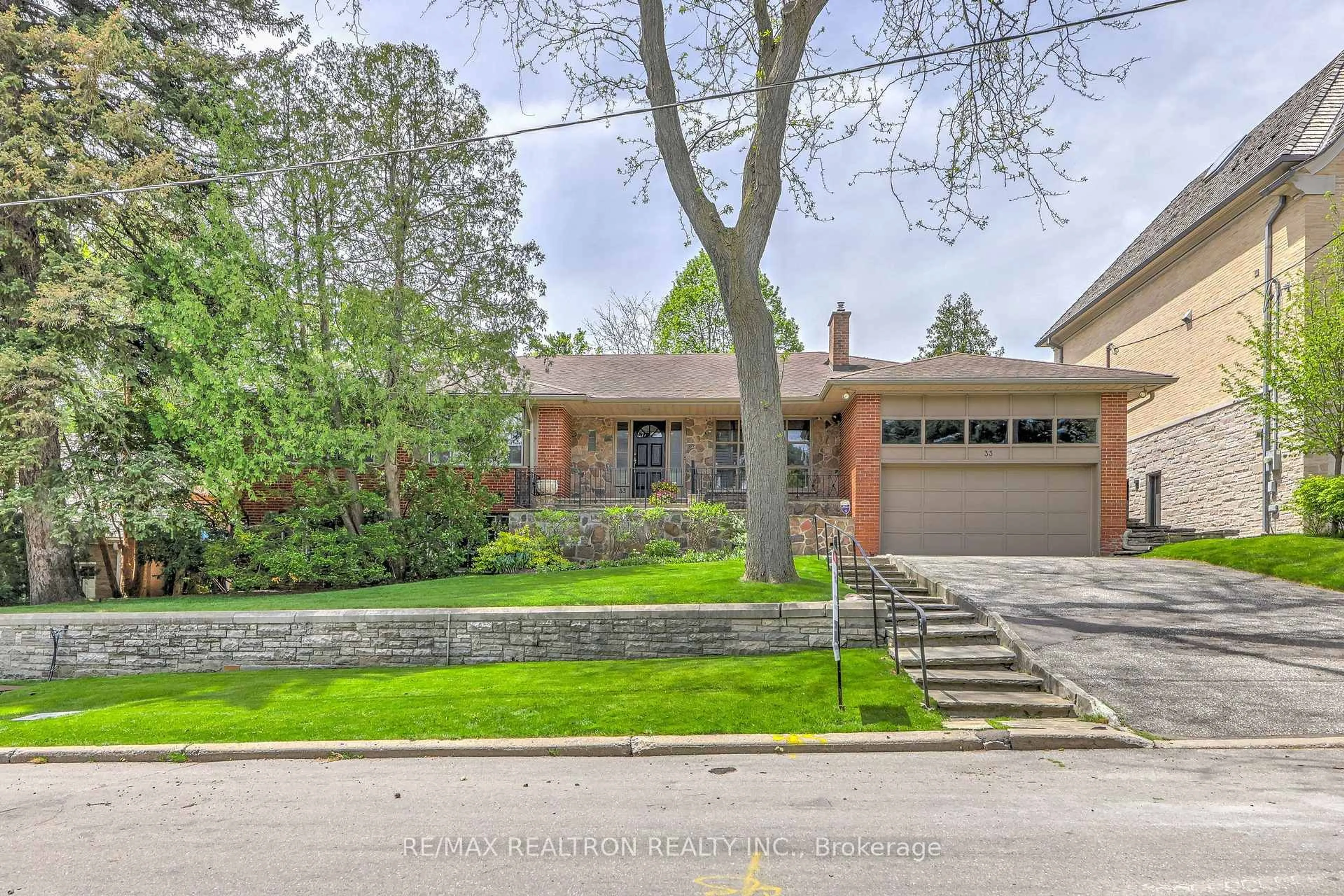 Home with brick exterior material, street for 33 Sunnydene Cres, Toronto Ontario M4N 3J5