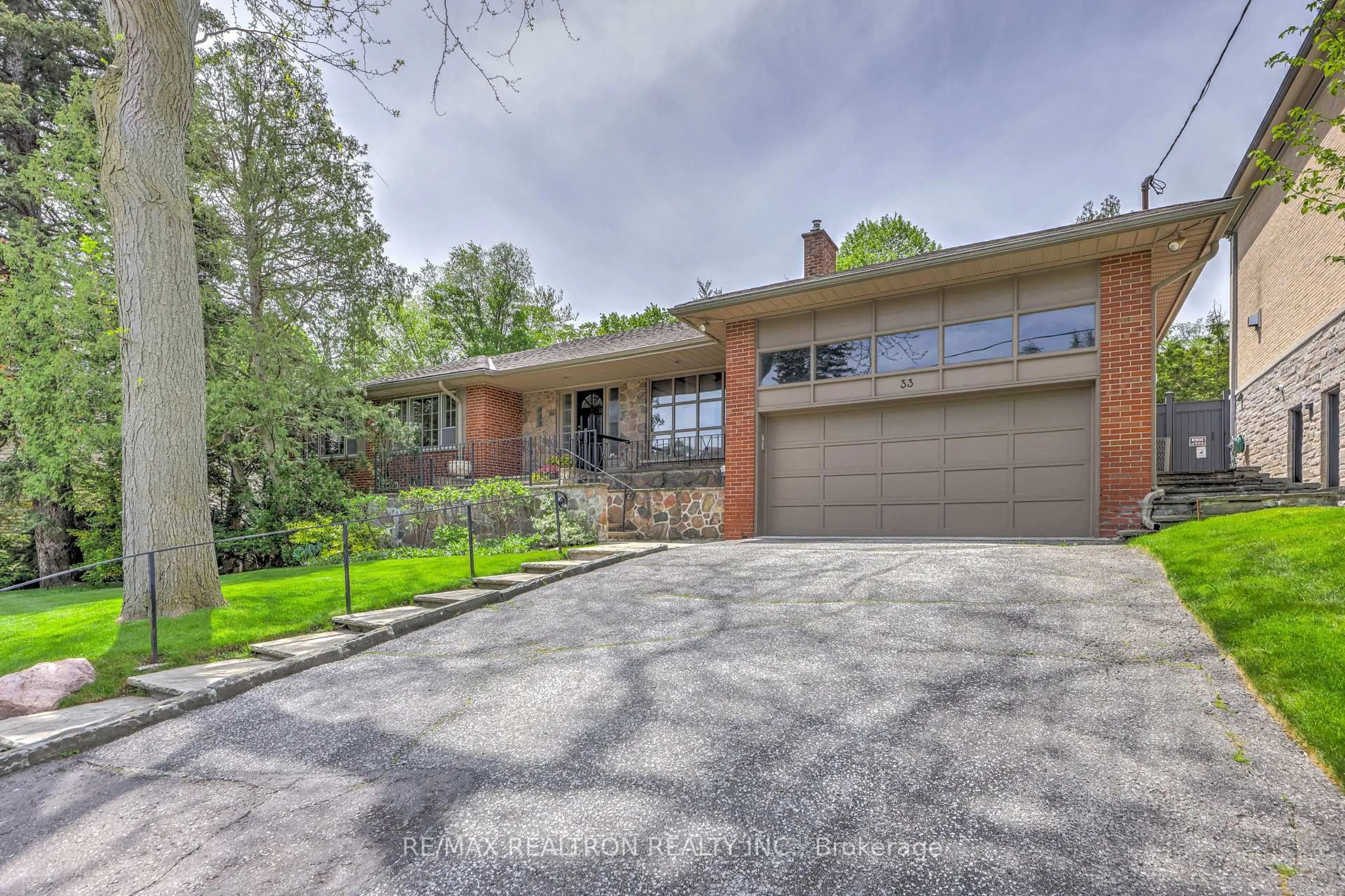 Home with brick exterior material, street for 33 Sunnydene Cres, Toronto Ontario M4N 3J5