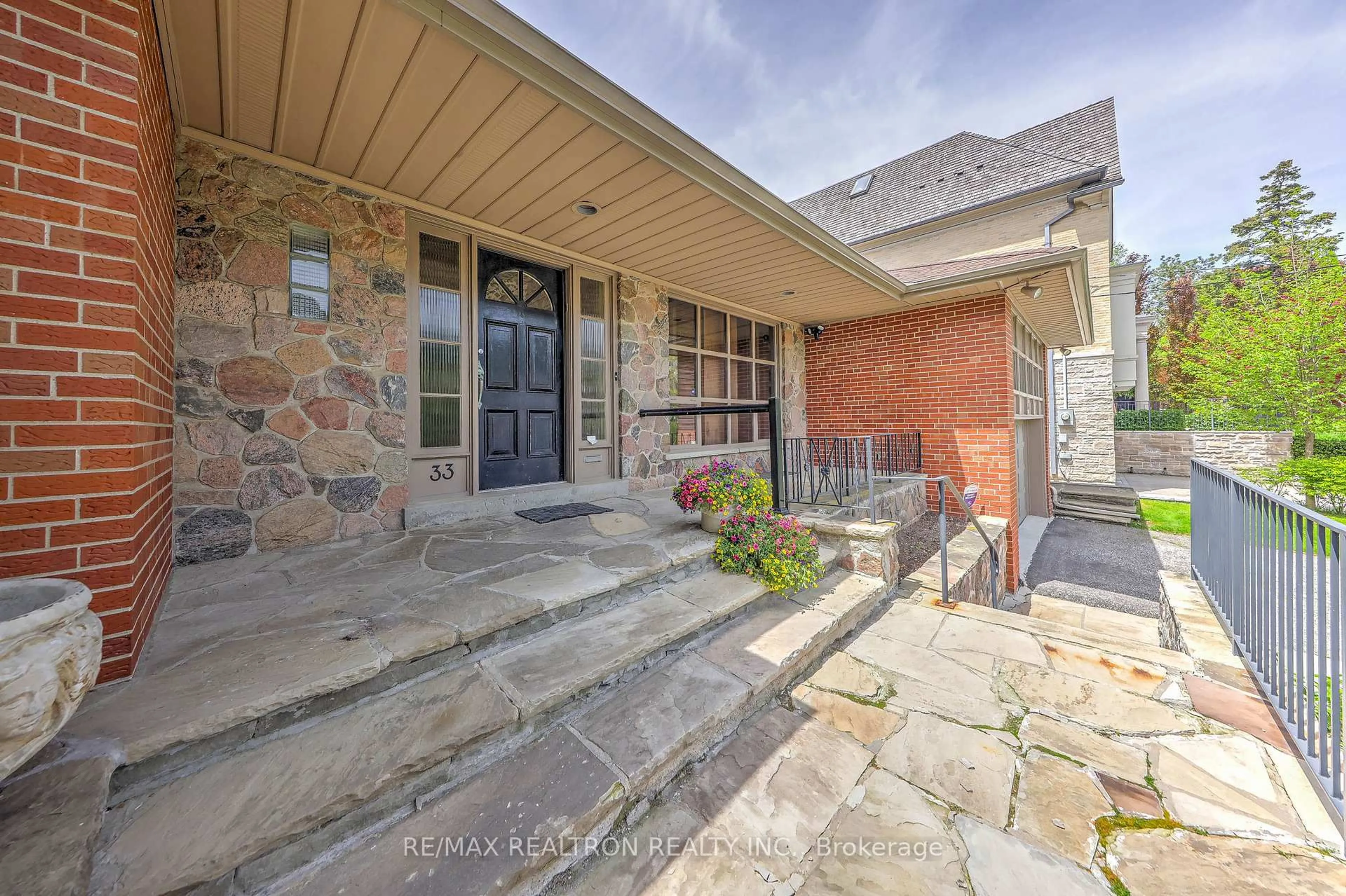 Home with brick exterior material, street for 33 Sunnydene Cres, Toronto Ontario M4N 3J5