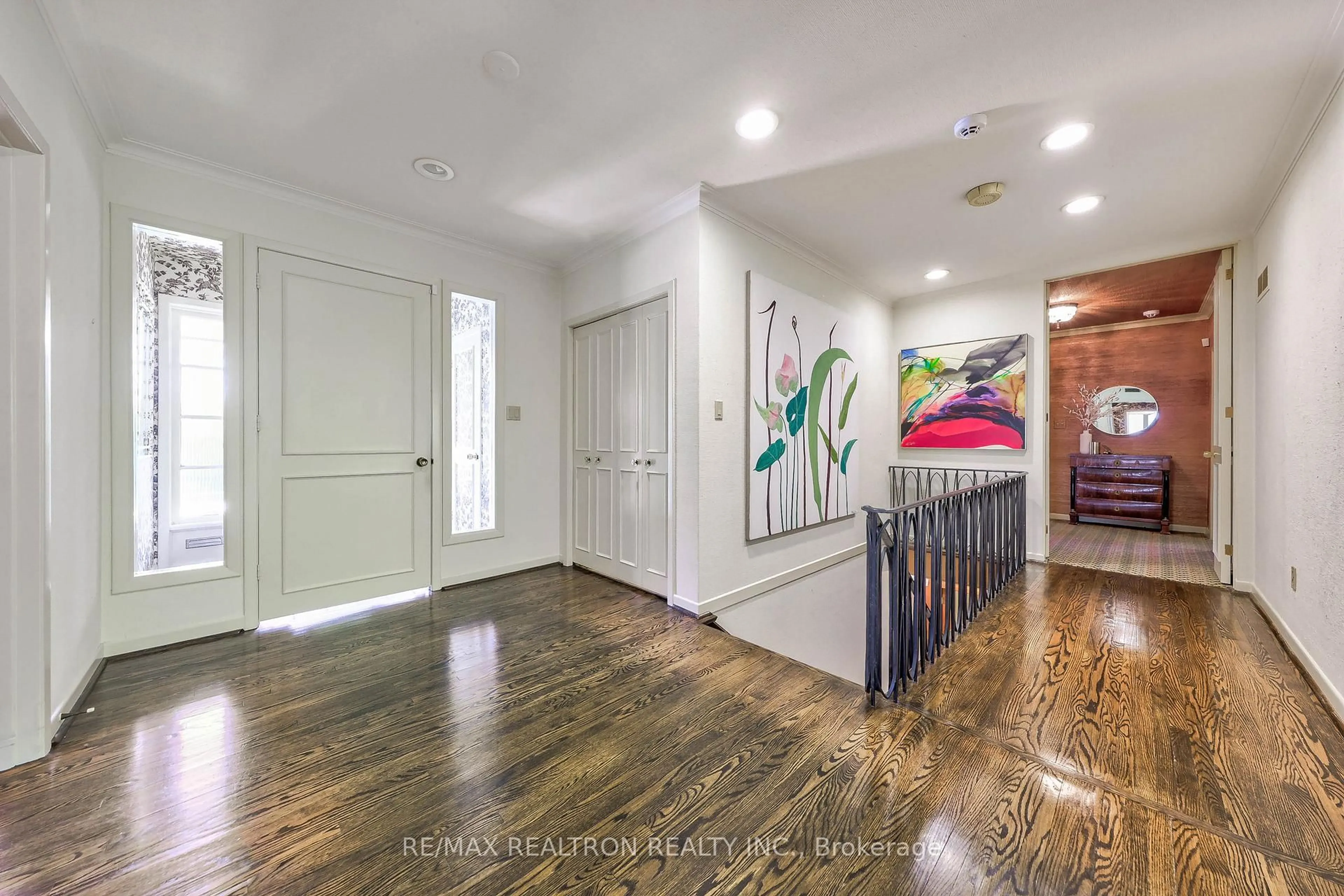 Indoor entryway for 33 Sunnydene Cres, Toronto Ontario M4N 3J5