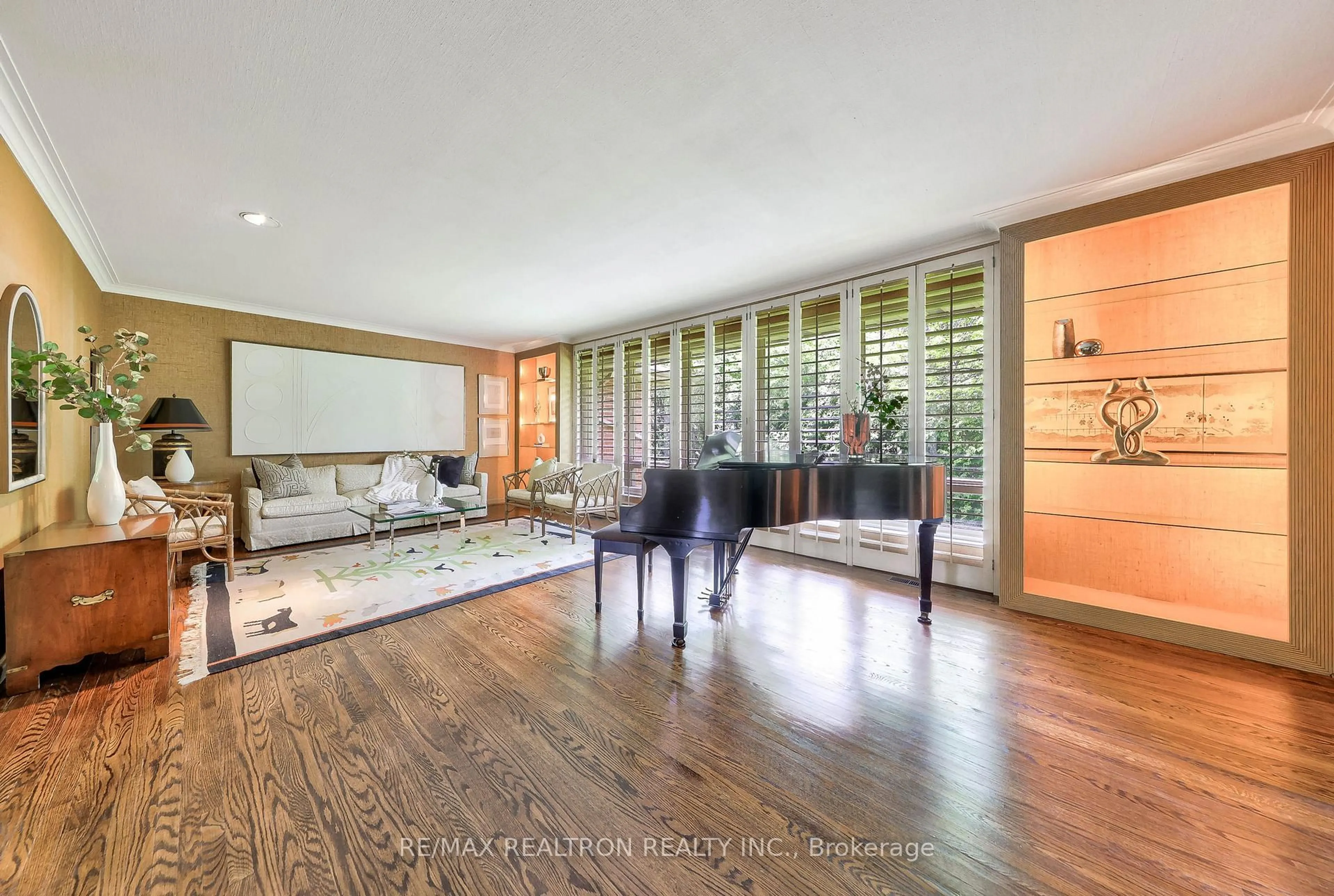 Unknown for 33 Sunnydene Cres, Toronto Ontario M4N 3J5