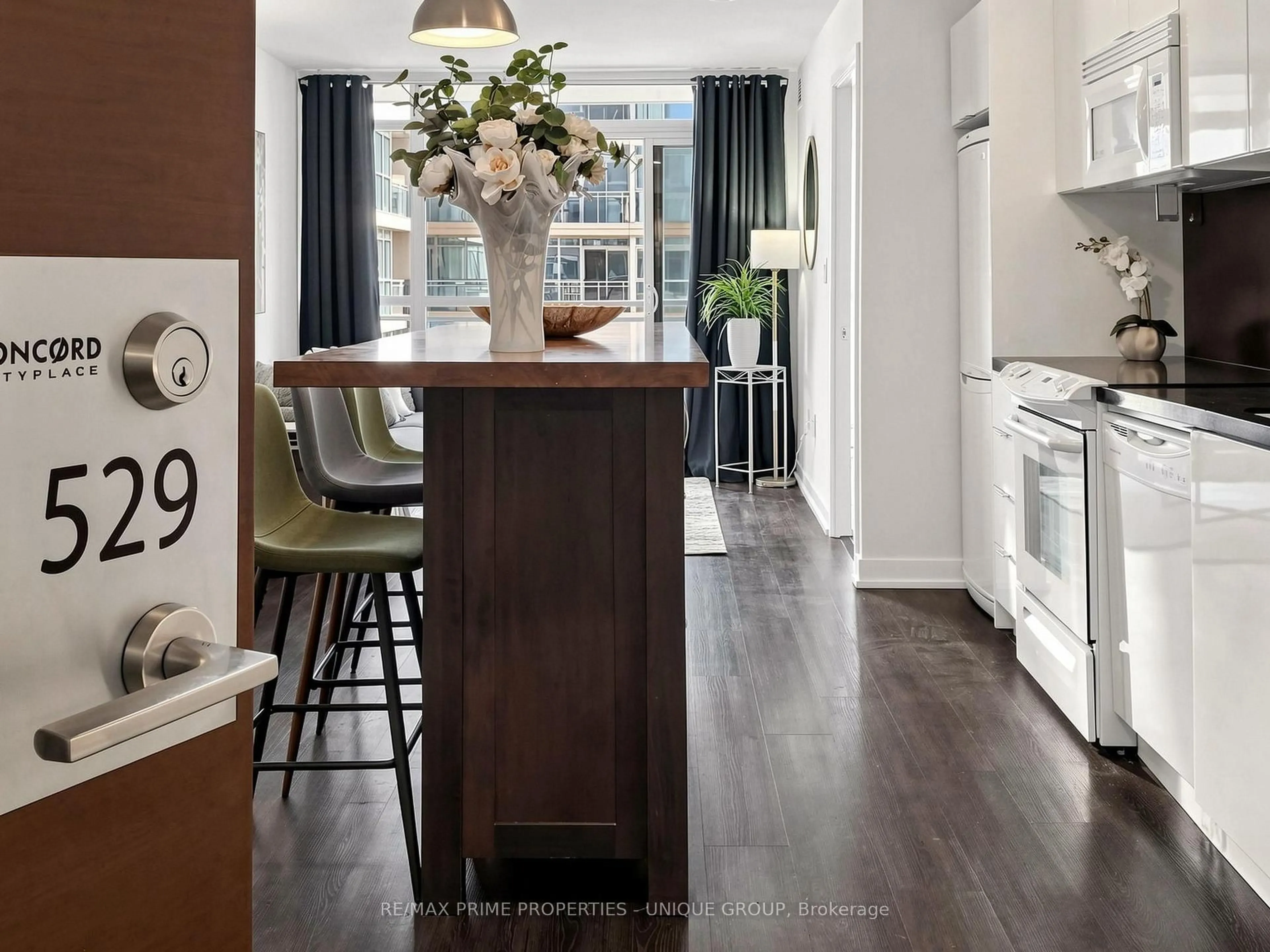 Open concept kitchen, wood/laminate floor for 10 Capreol Crt #529, Toronto Ontario M5V 4B3