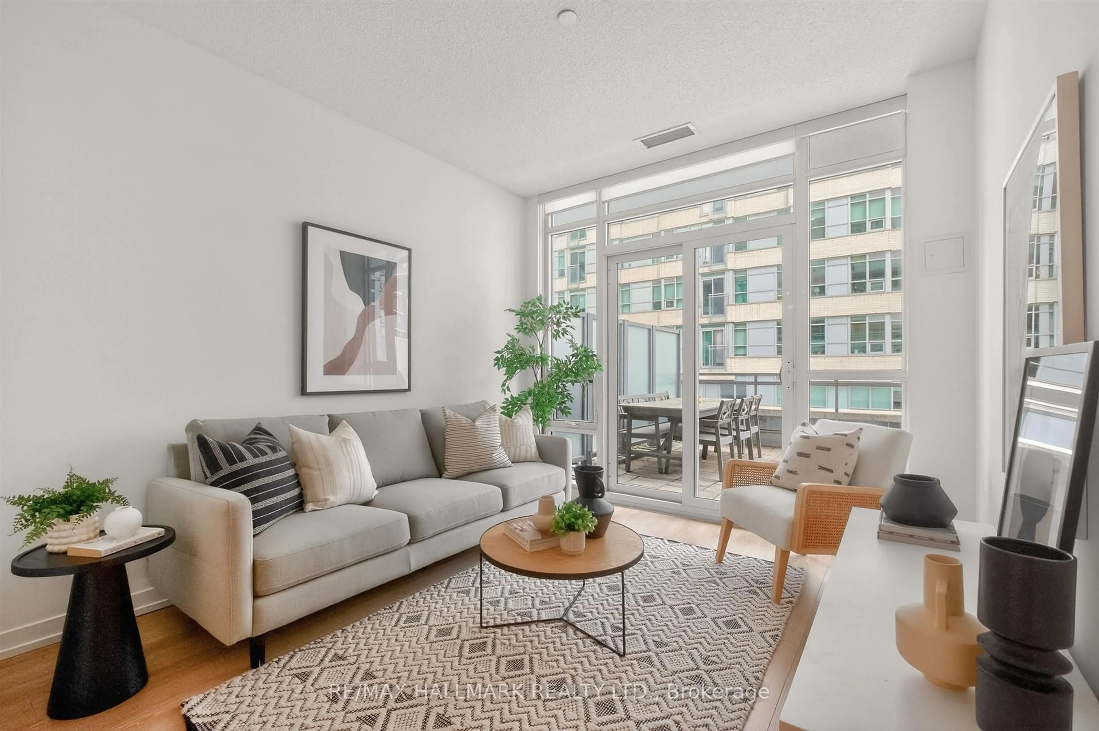 Living room with furniture, unknown for 89 Dunfield Ave #408, Toronto Ontario M4S 0A4