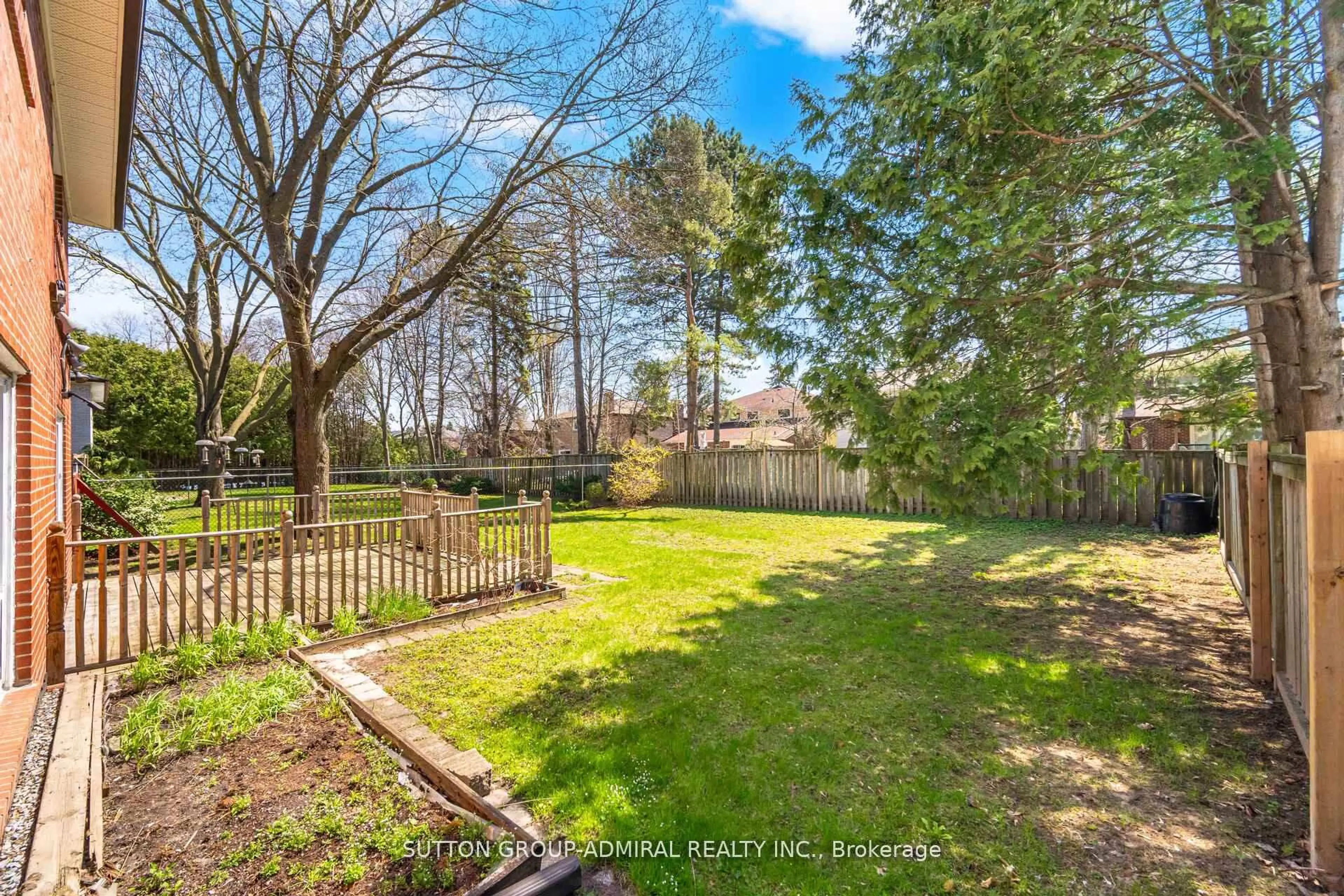 A pic from outside/outdoor area/front of a property/back of a property/a pic from drone, forest/trees view for 53 Bestview Dr, Toronto Ontario M2M 2X8