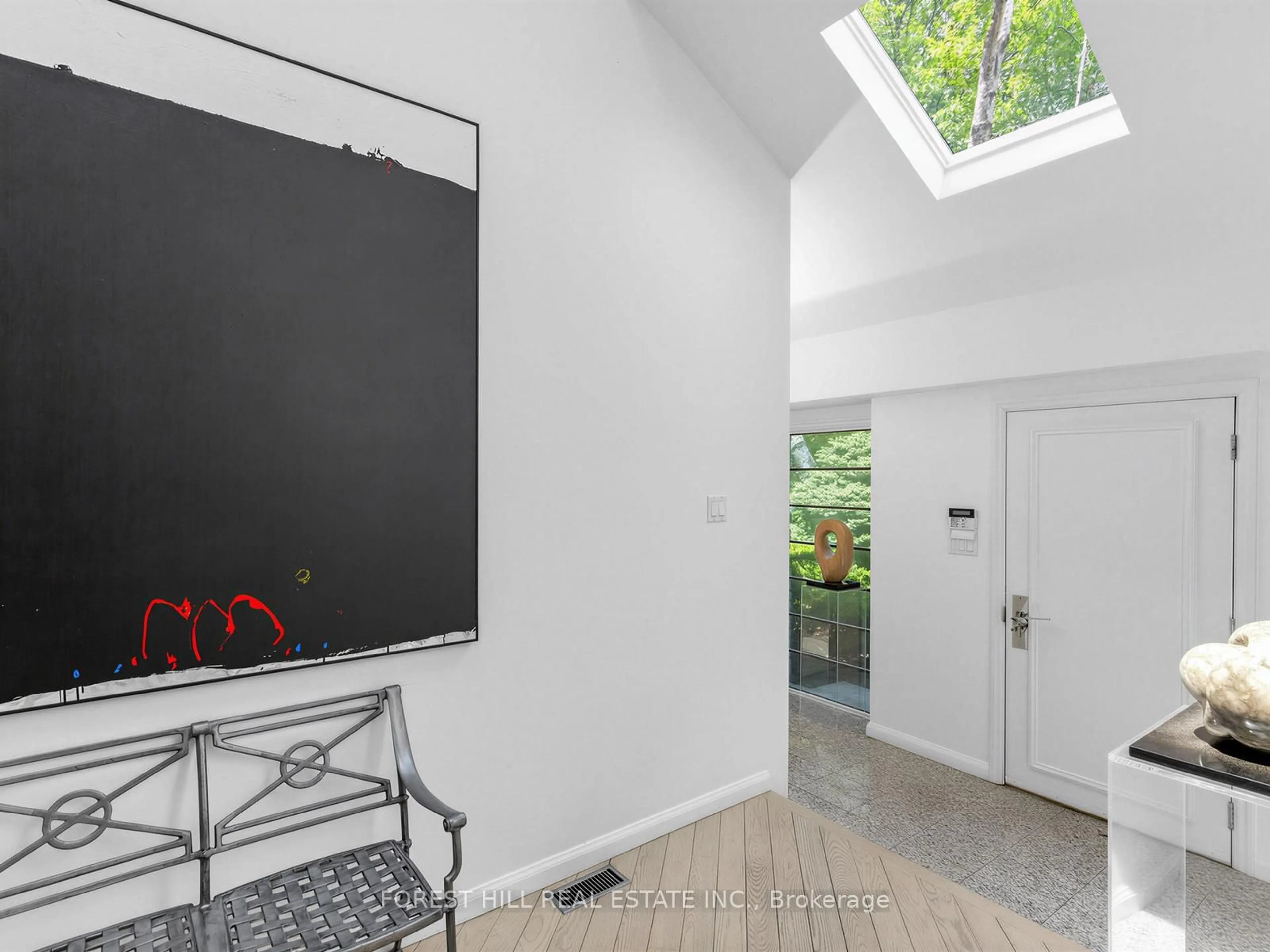 Indoor entryway for 43 Beaverhall Dr, Toronto Ontario M2L 2C8