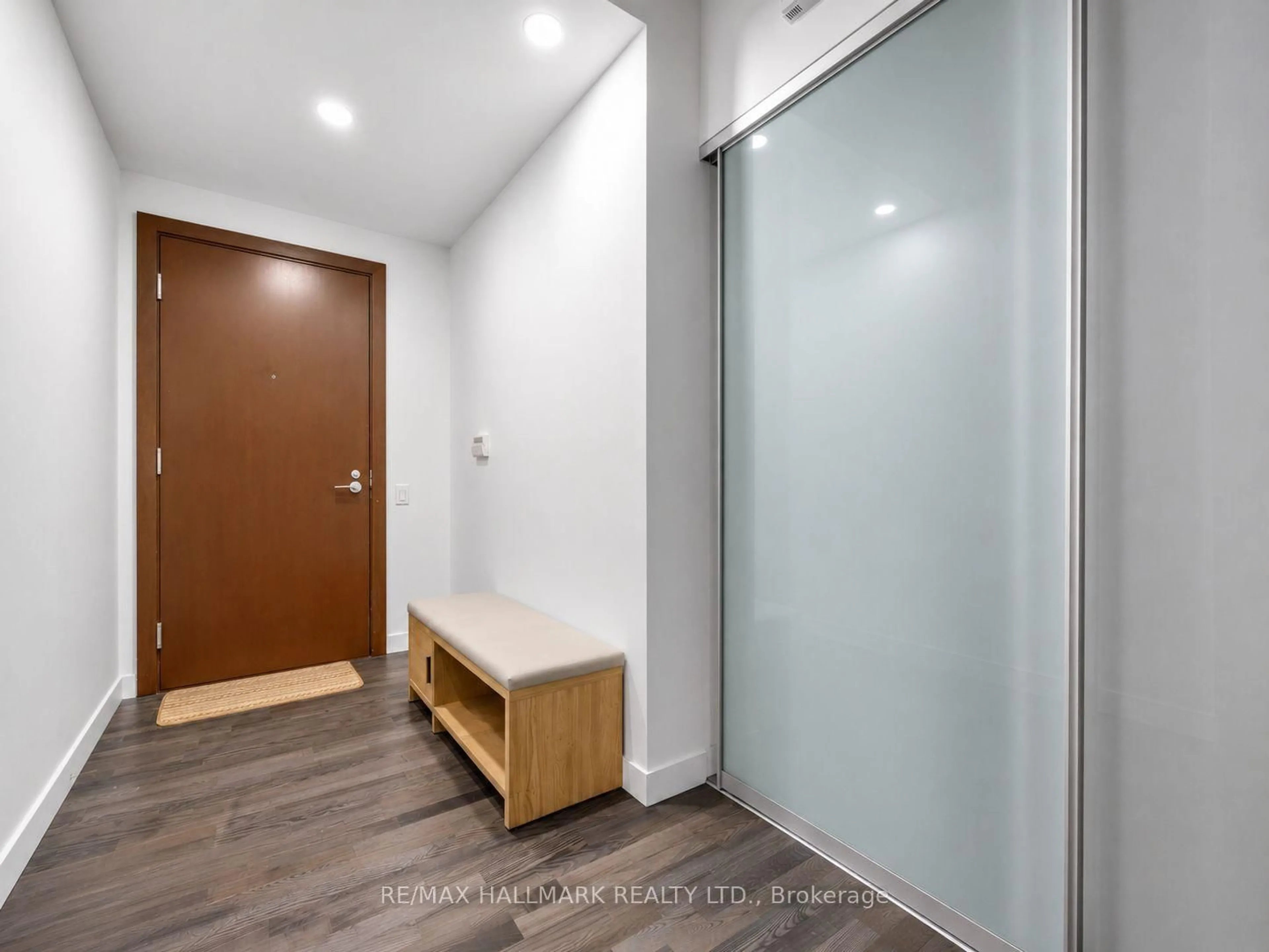 Indoor foyer for 75 Portland St #213, Toronto Ontario M5V 2M9