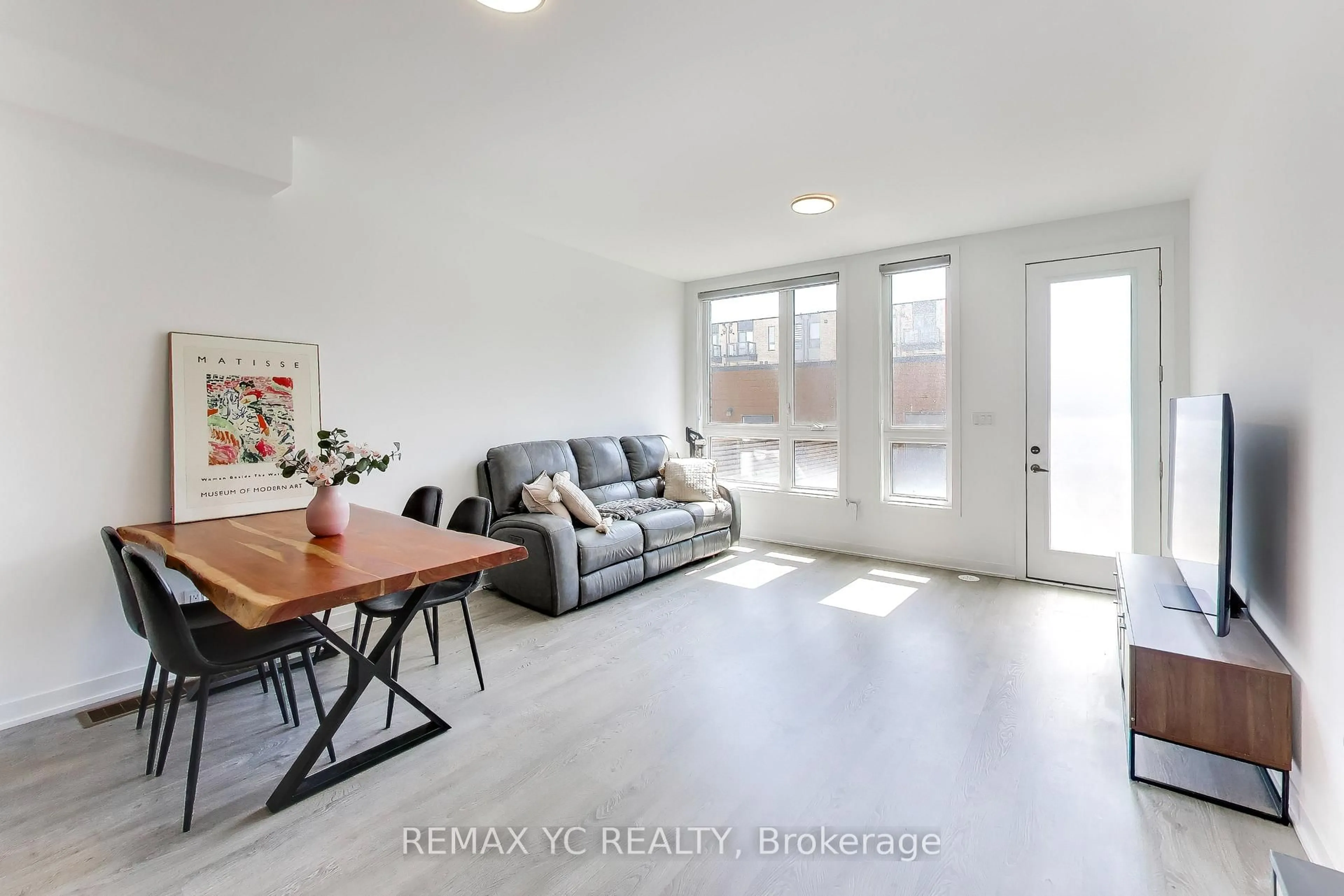 Living room with furniture, unknown for 18 Deep Roots Terr, Toronto Ontario M6A 0G1