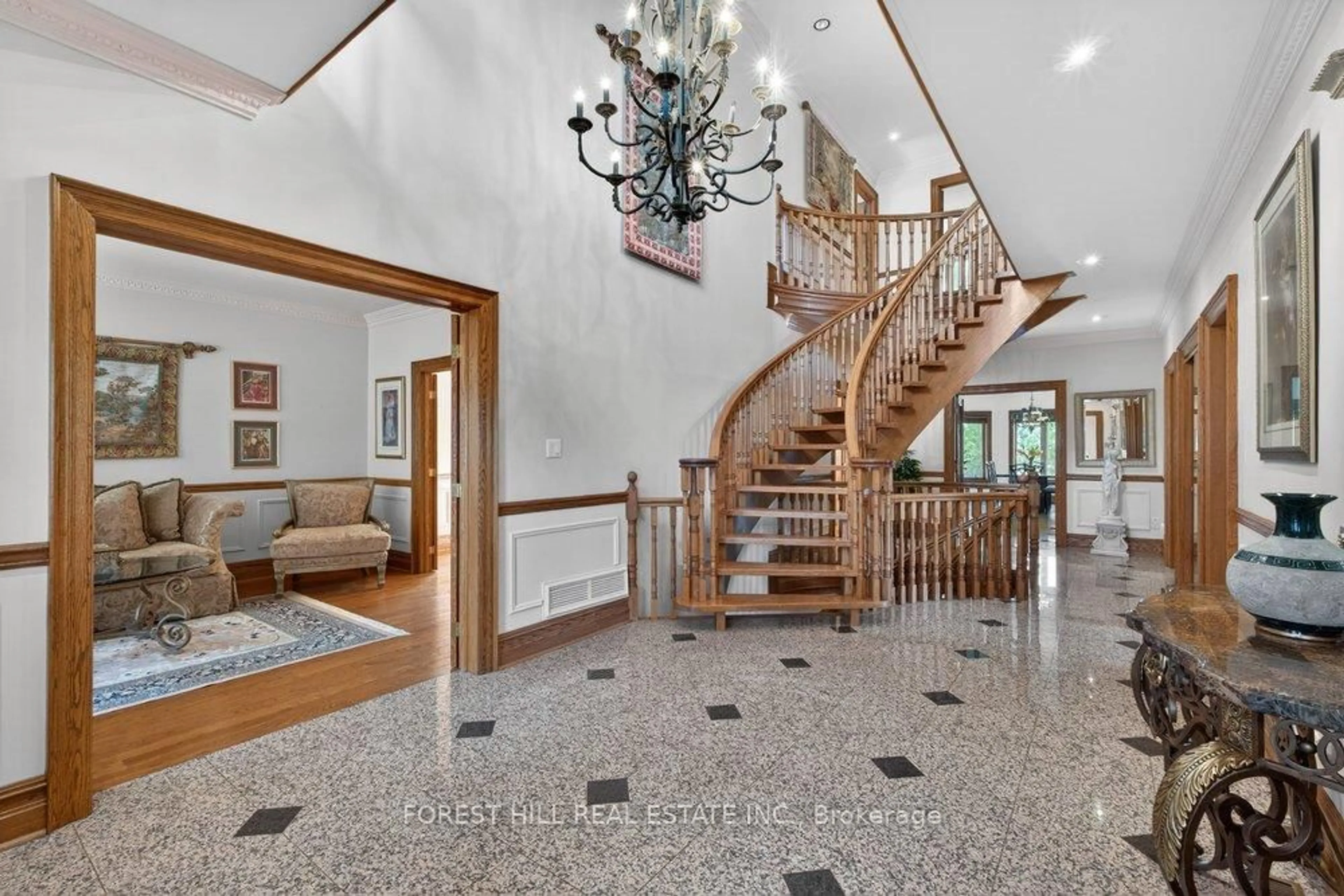 Indoor foyer for 162 Codsell Ave, Toronto Ontario M3H 3W6