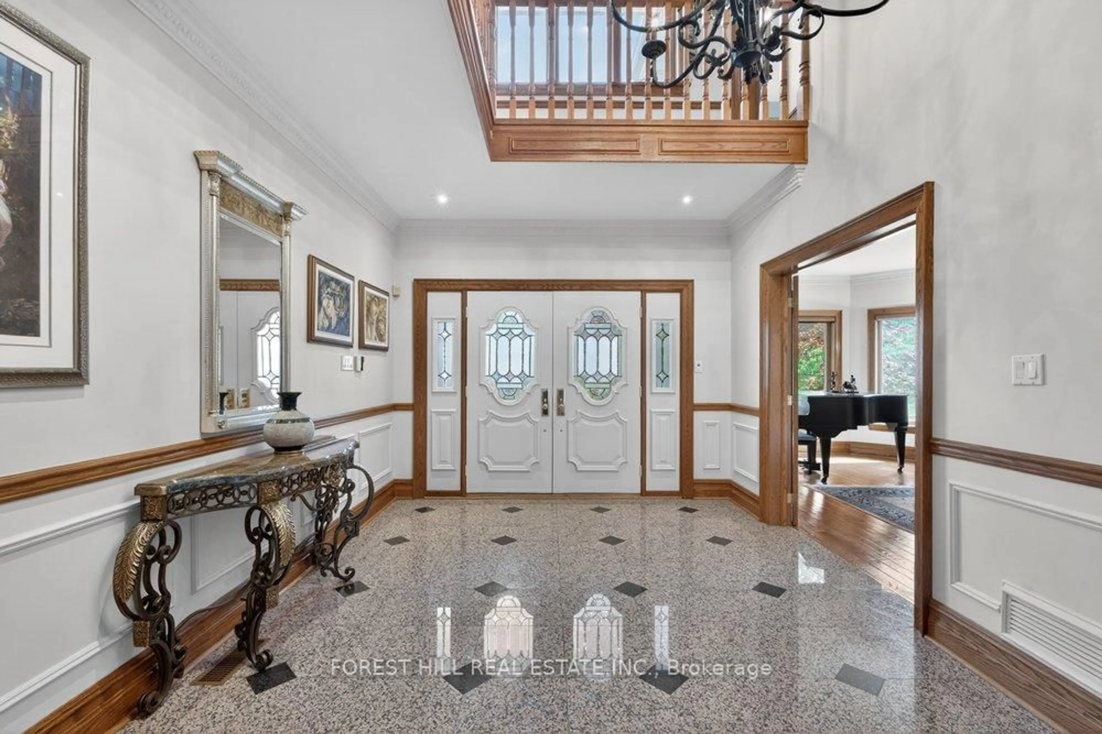 Indoor foyer for 162 Codsell Ave, Toronto Ontario M3H 3W6