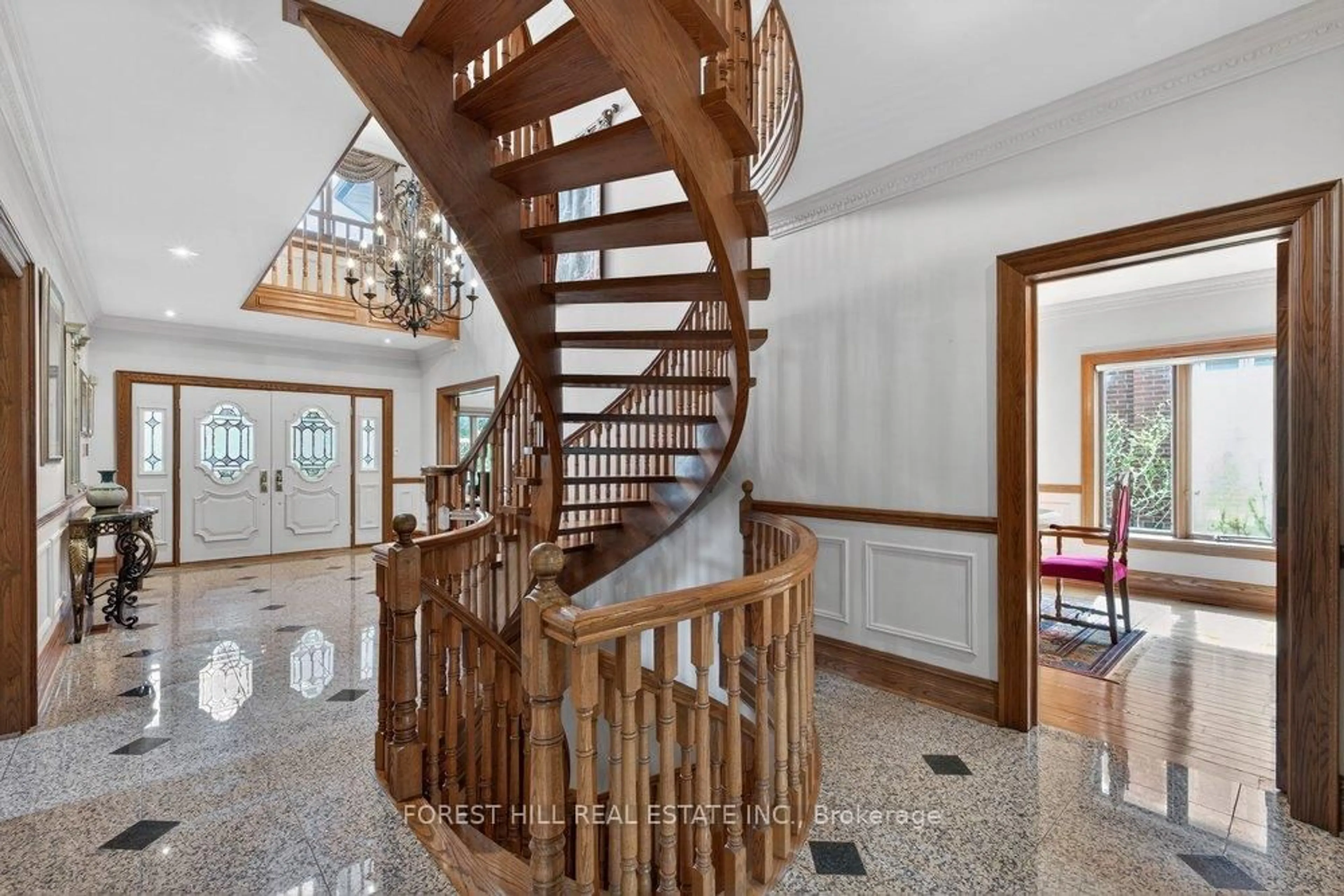 Indoor foyer for 162 Codsell Ave, Toronto Ontario M3H 3W6