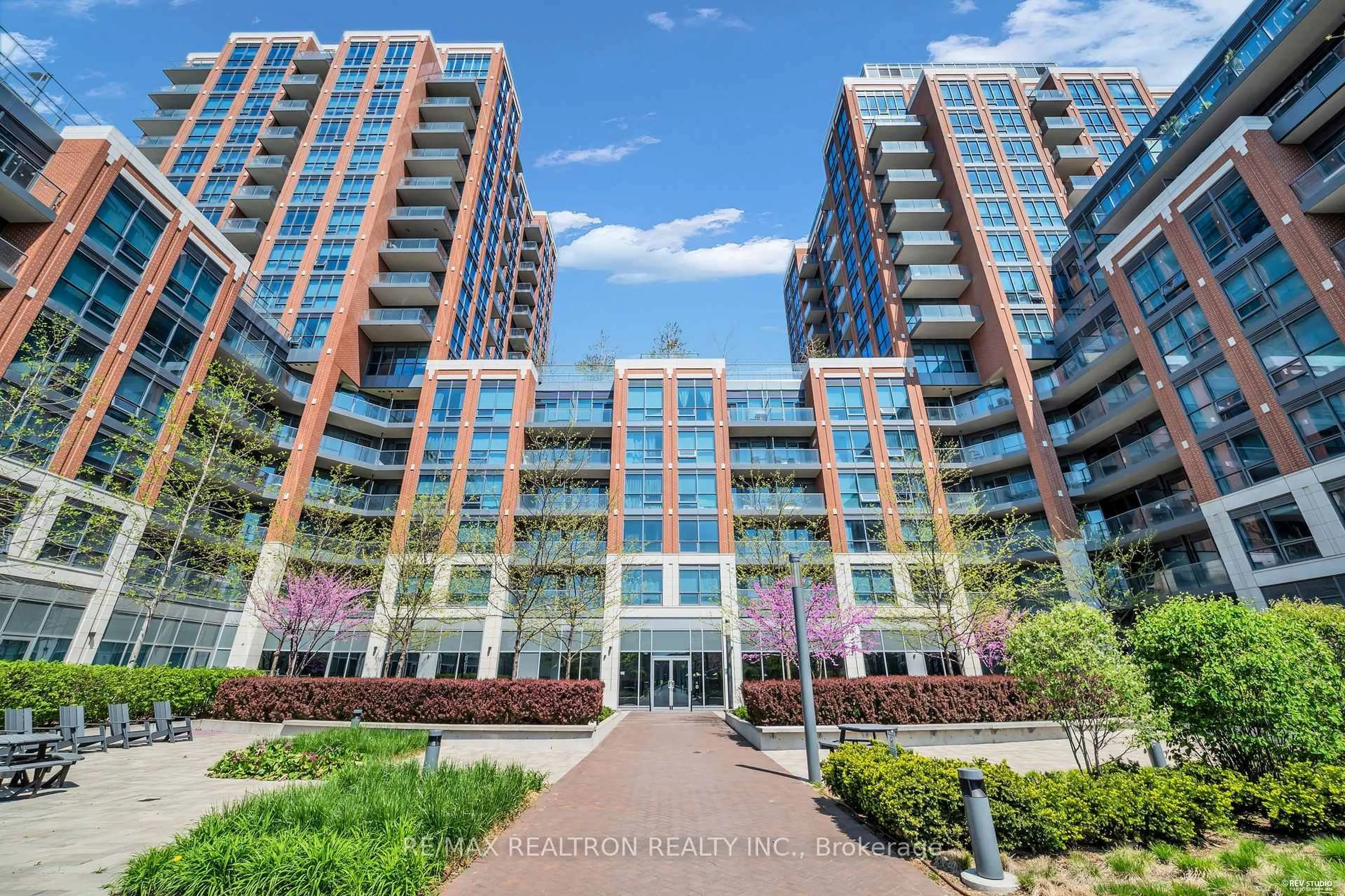 Indoor foyer for 31 Tippett Rd #1515, Toronto Ontario M3H 0C8