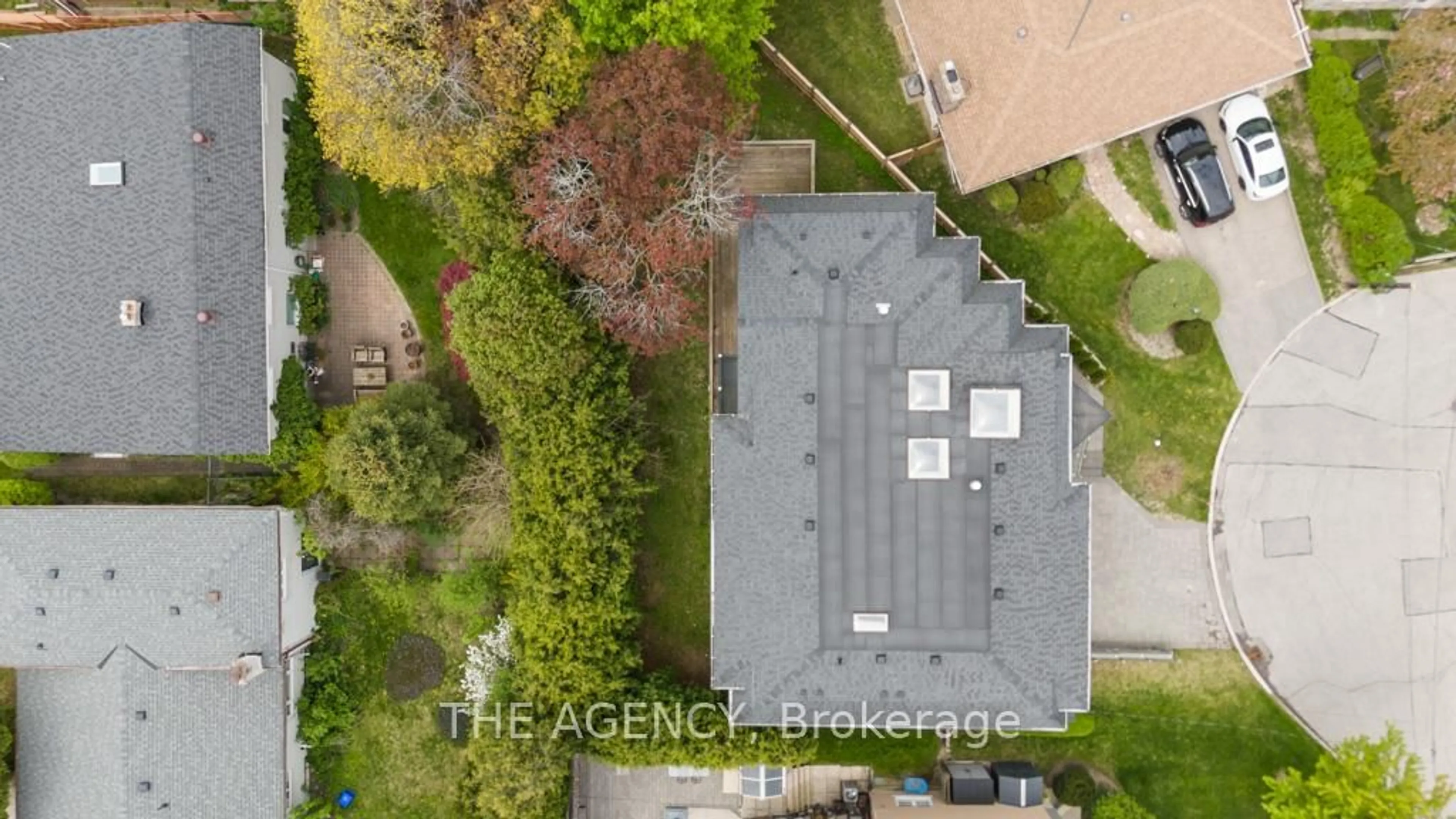 A pic from outside/outdoor area/front of a property/back of a property/a pic from drone, unknown for 8 Frivick Crt, Toronto Ontario M2M 3P6