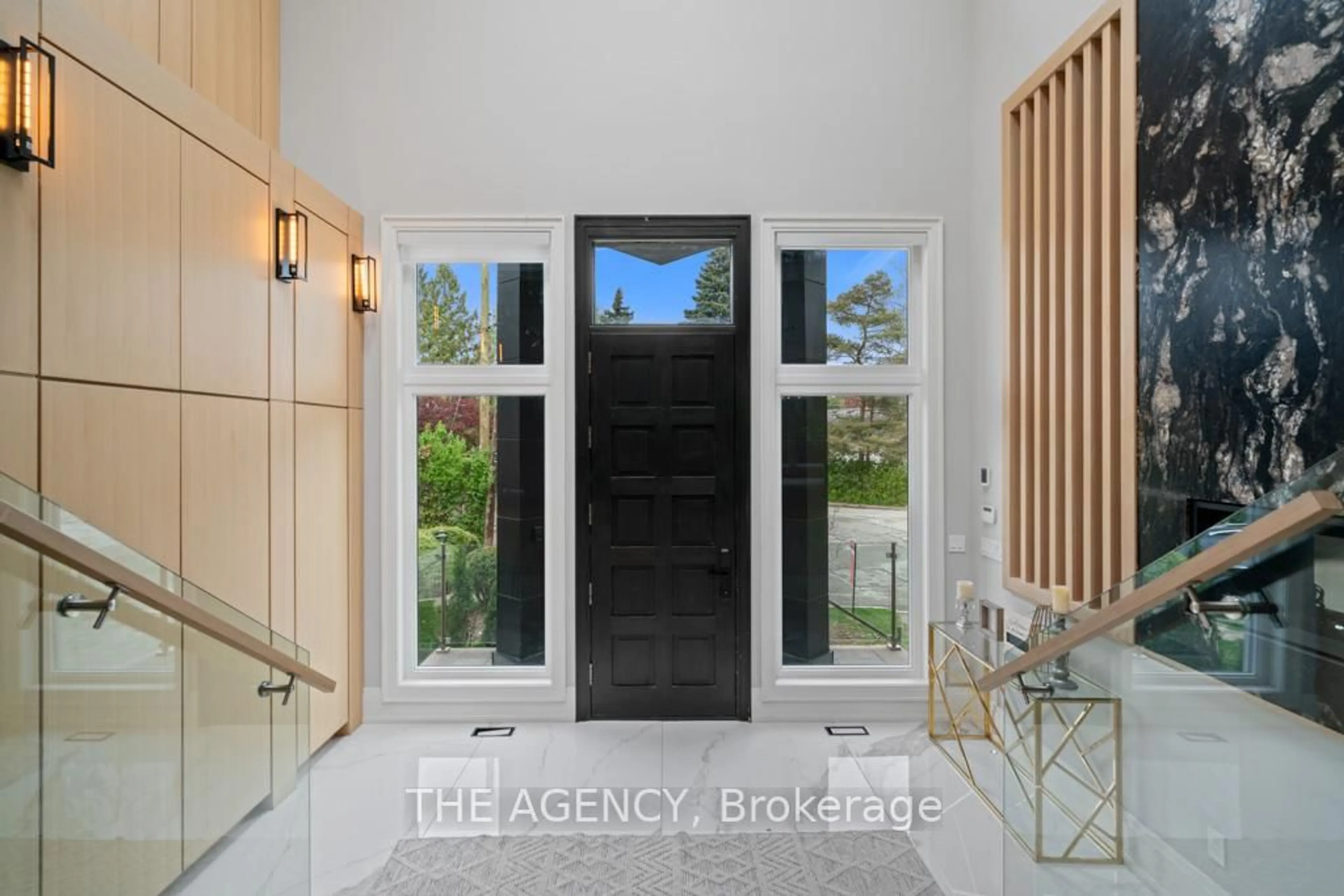 Indoor entryway for 8 Frivick Crt, Toronto Ontario M2M 3P6