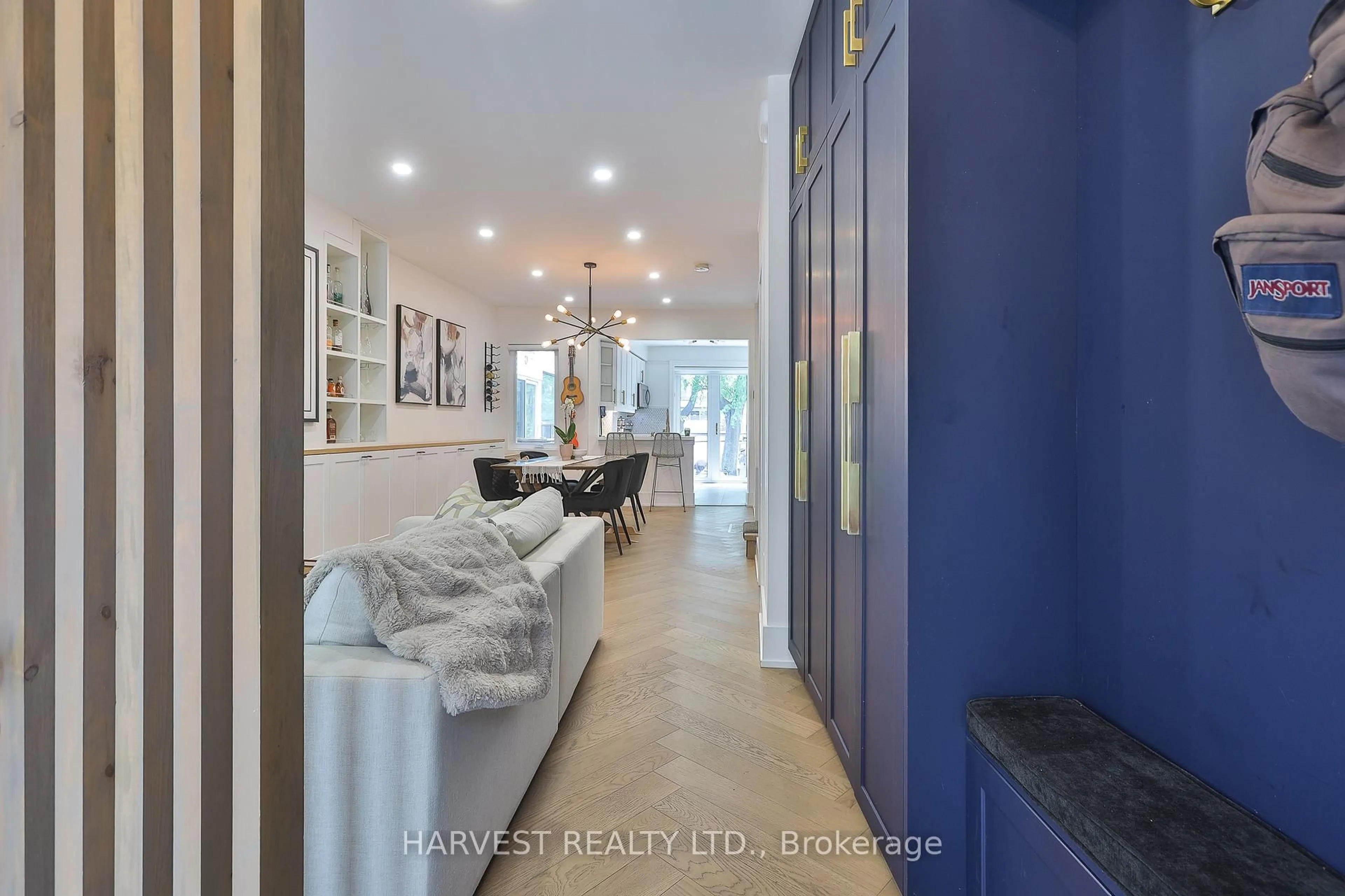 Indoor entryway for 109 Helendale Ave, Toronto Ontario M4R 1C6