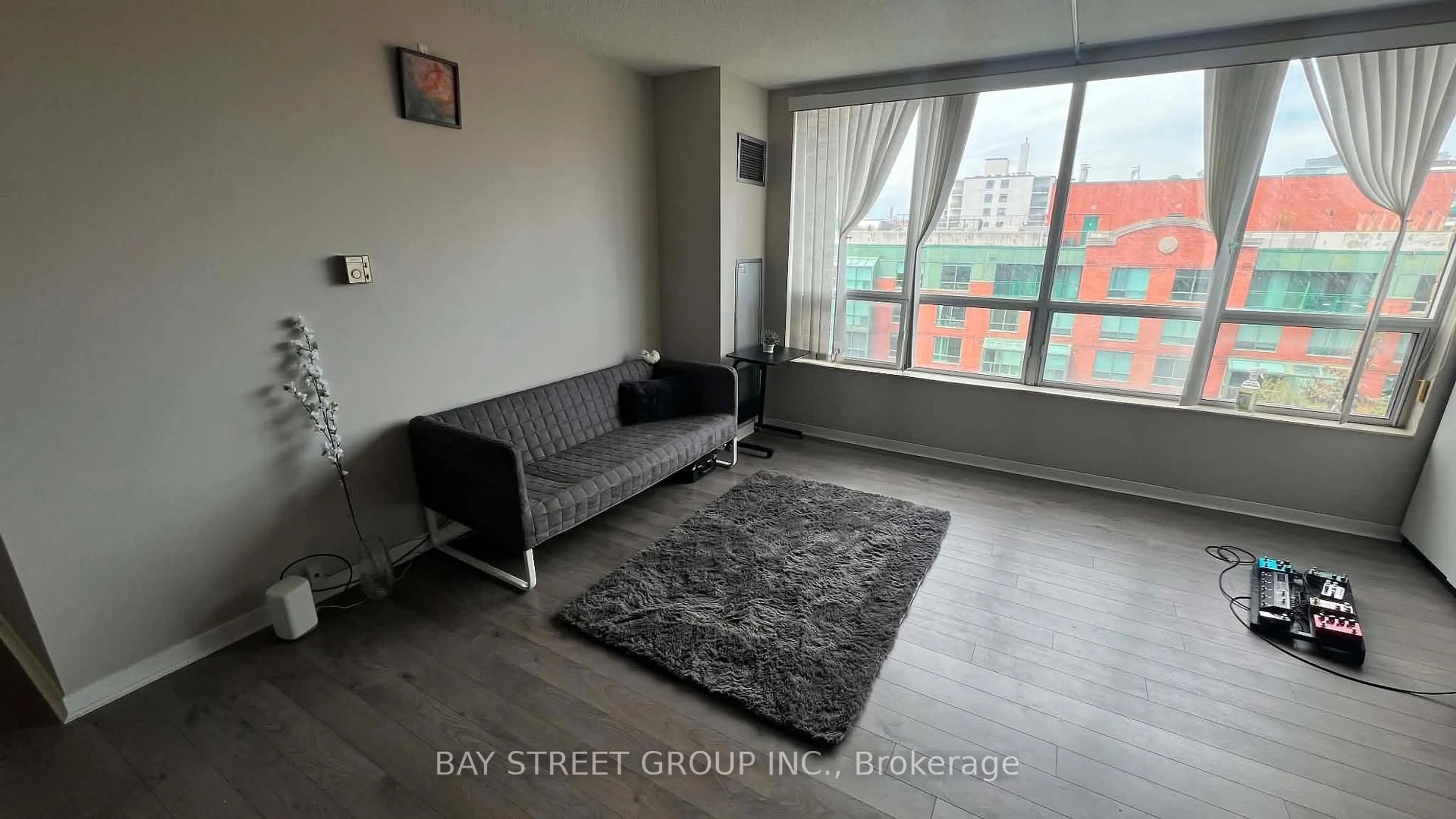 Living room with furniture, unknown for 284 Bloor St #902, Toronto Ontario M5S 3B8