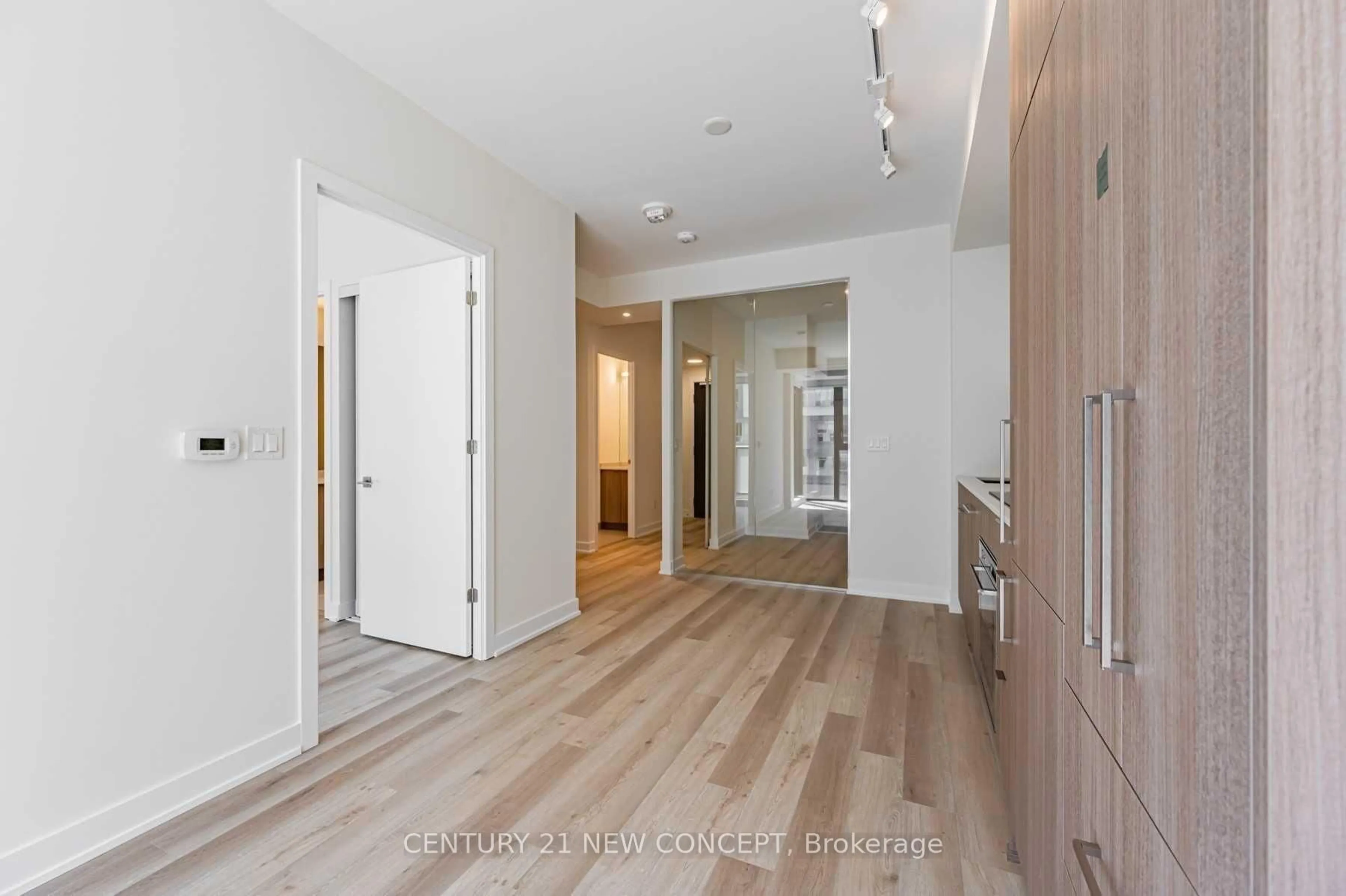 Indoor entryway for 840 St Clair Ave #409, Toronto Ontario M6C 0A4