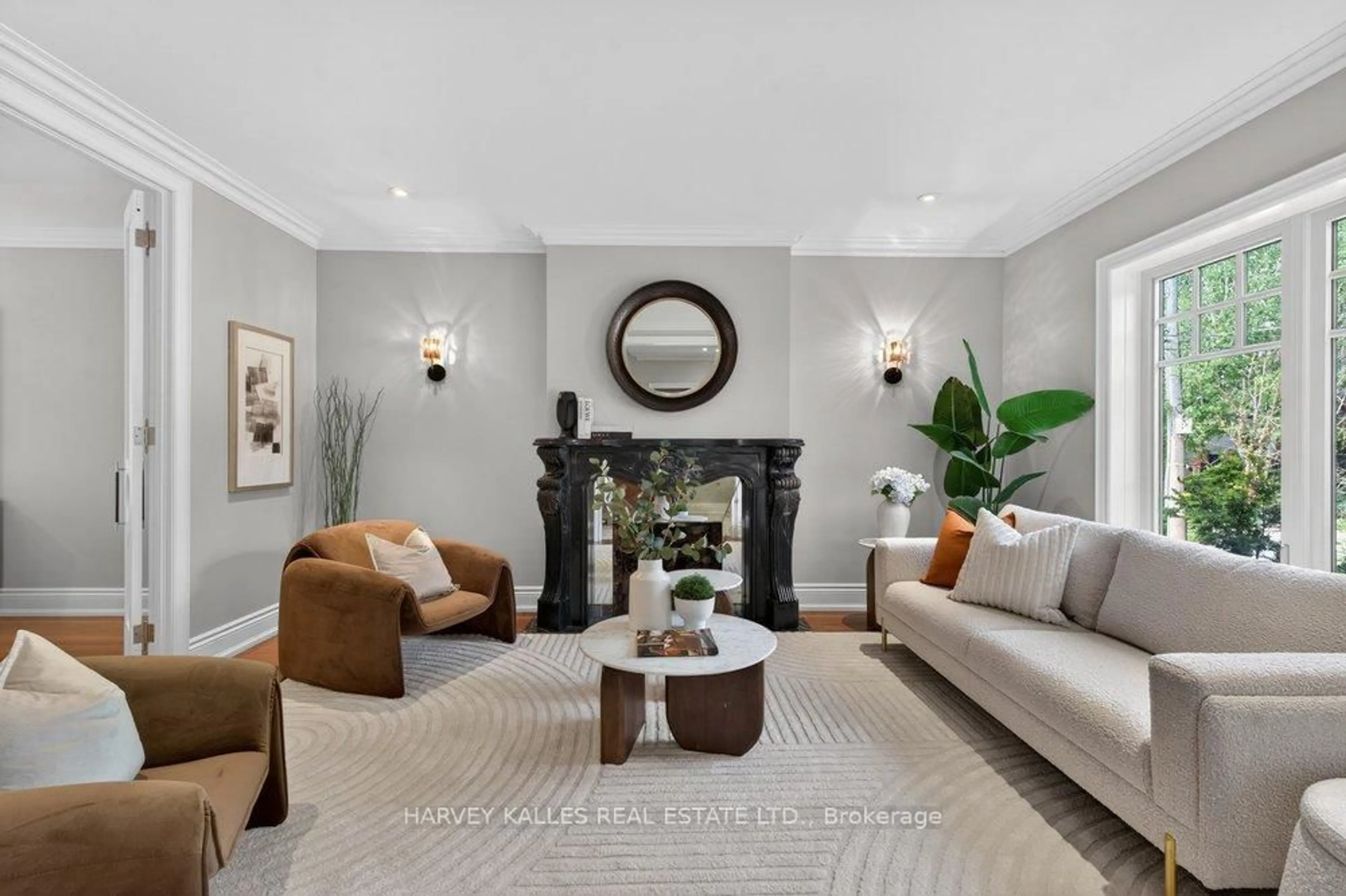 Living room with furniture, unknown for 89 Bernard Ave, Toronto Ontario M5R 1R8