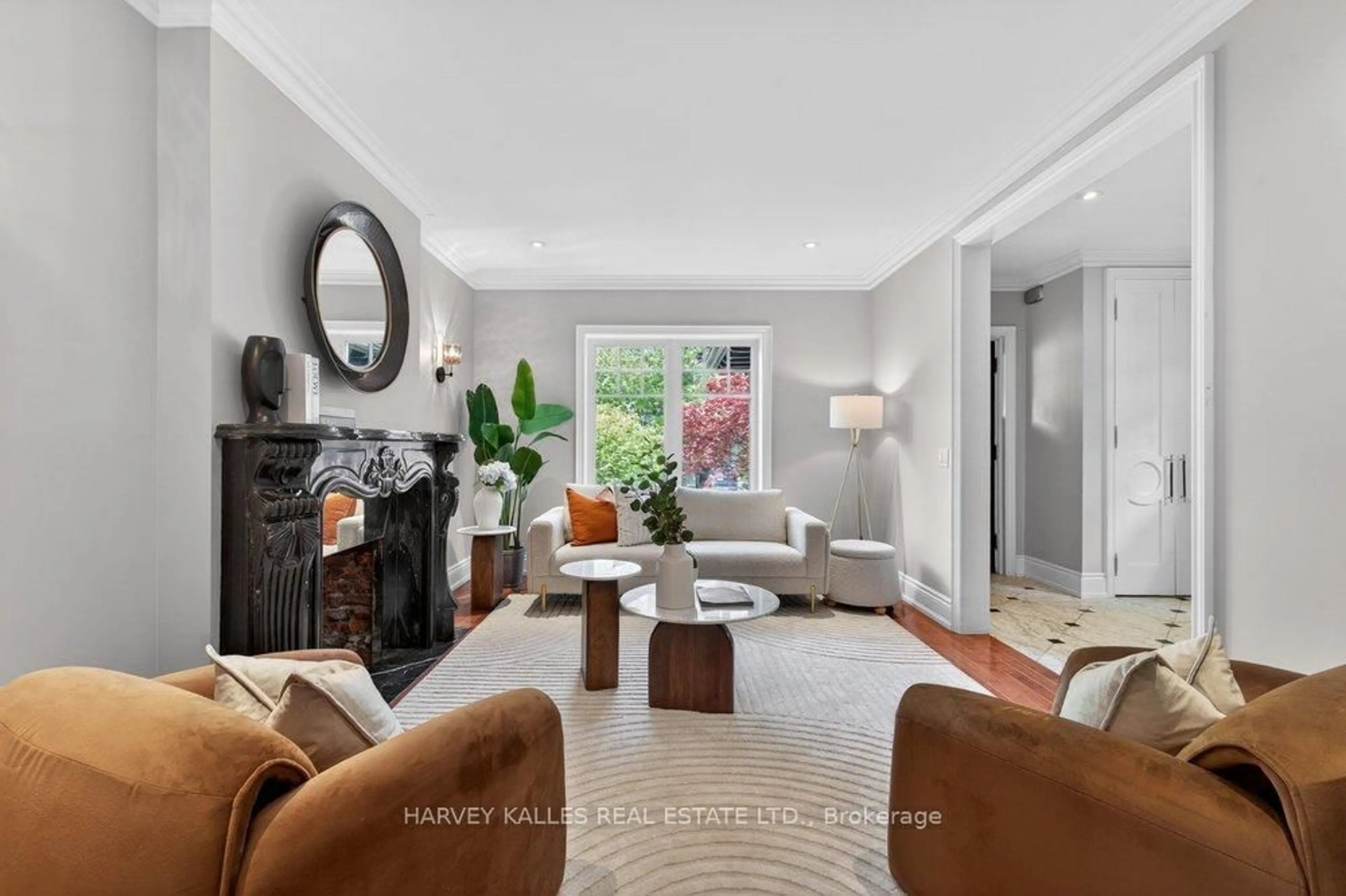 Living room with furniture, unknown for 89 Bernard Ave, Toronto Ontario M5R 1R8