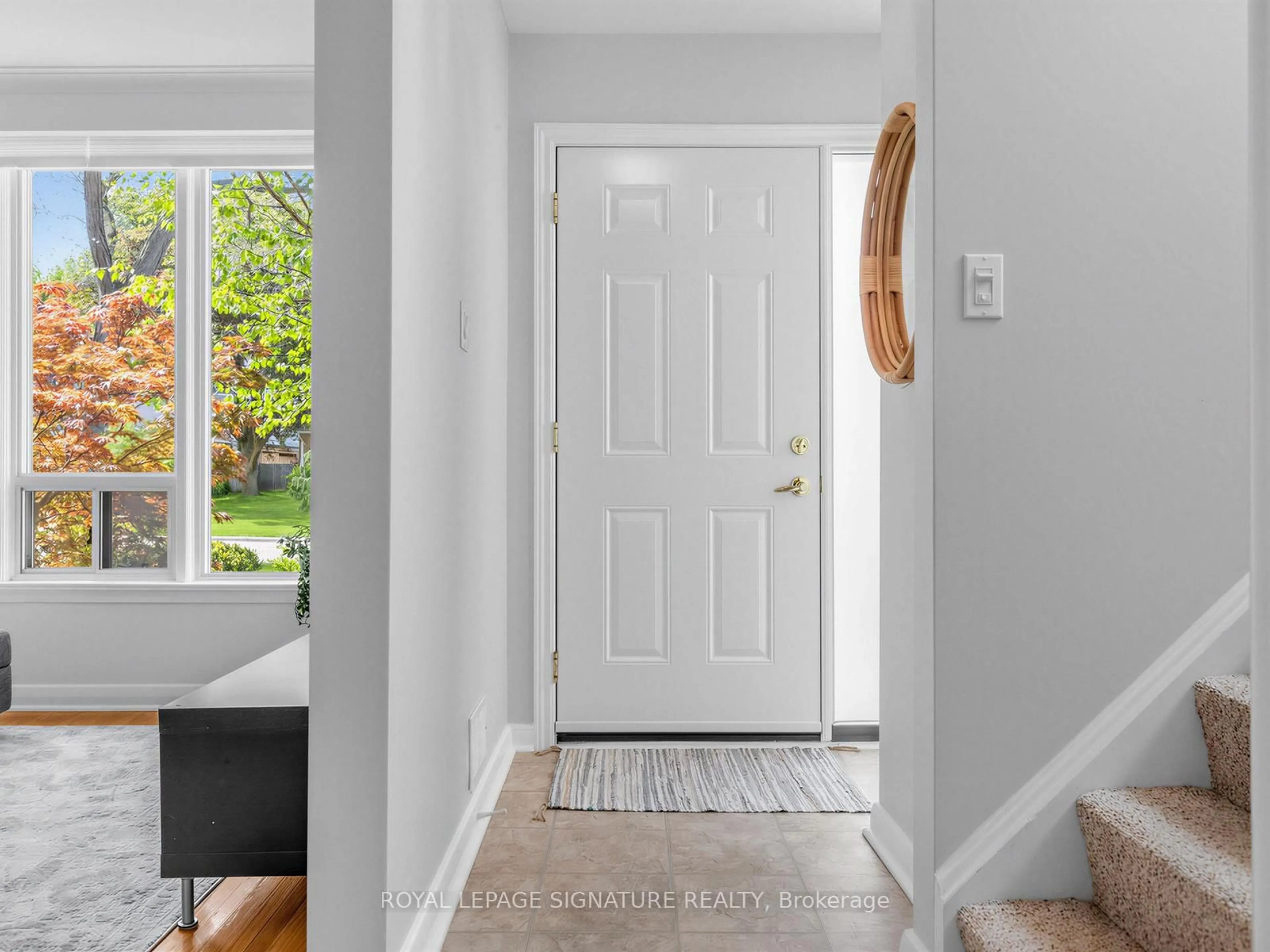 Indoor entryway for 46 Plateau Cres, Toronto Ontario M3C 1M8