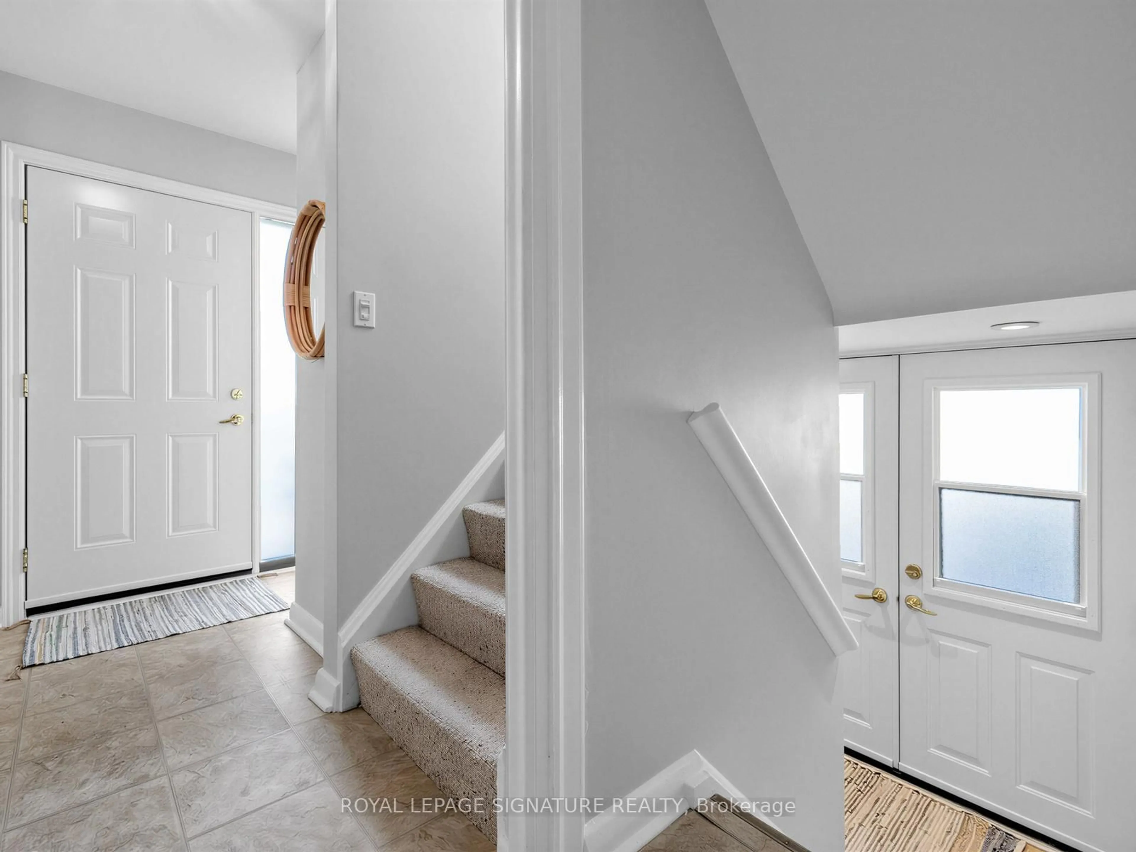 Indoor entryway for 46 Plateau Cres, Toronto Ontario M3C 1M8