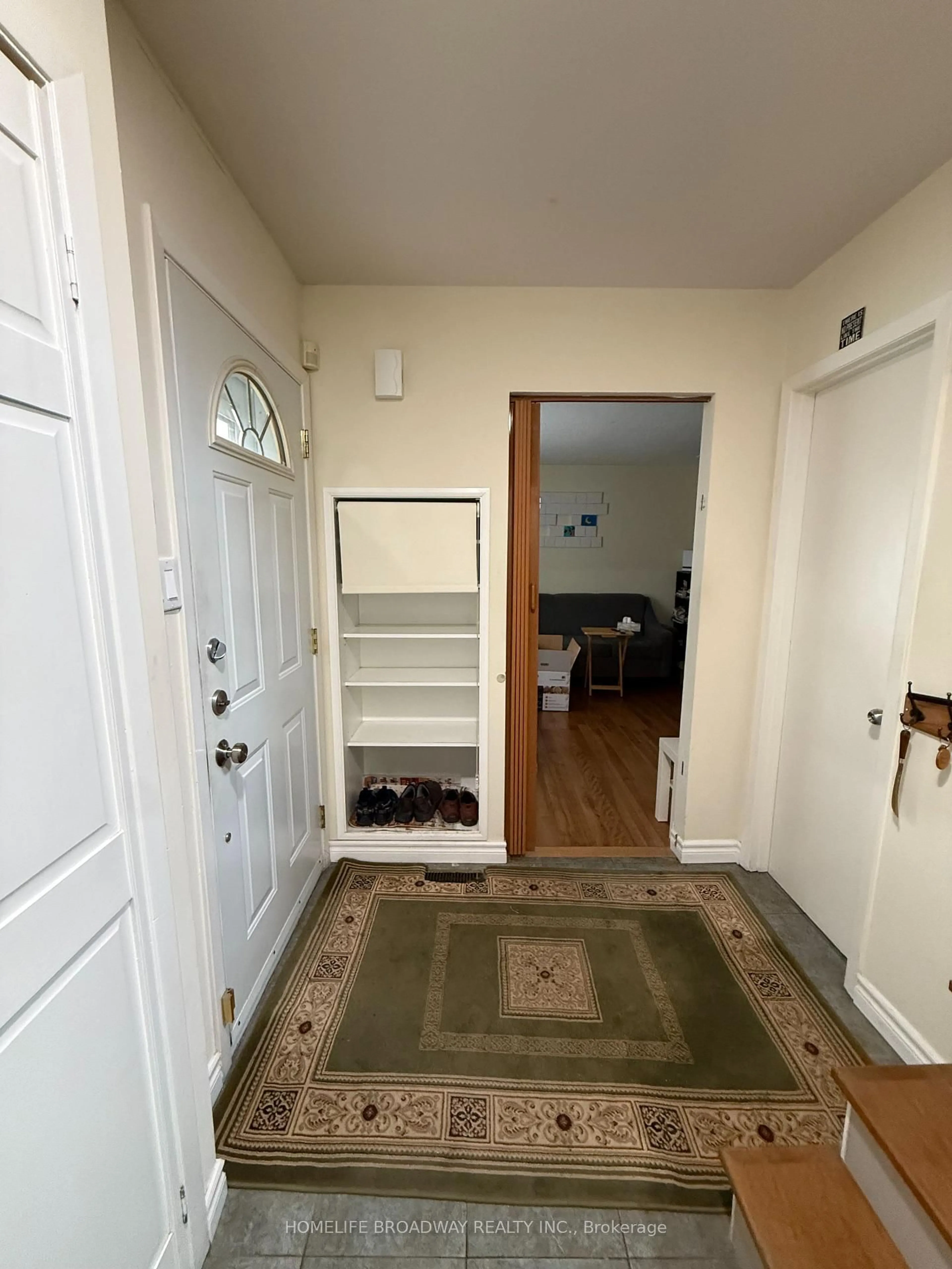 Indoor entryway for 140 Sexton Cres, Toronto Ontario M2H 2L6