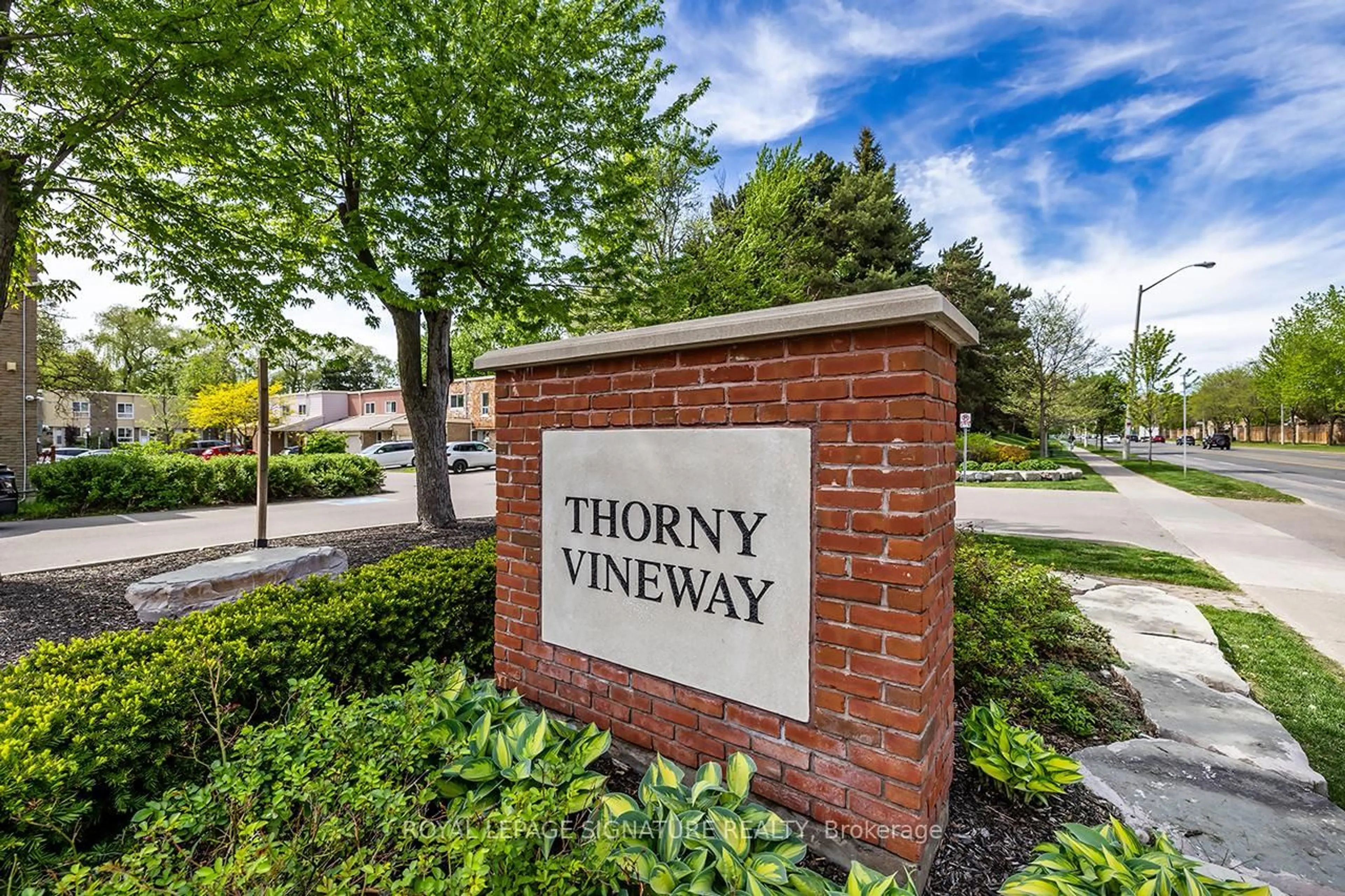 Indoor entryway for 106 Thorny Vineway, Toronto Ontario M2J 4J5